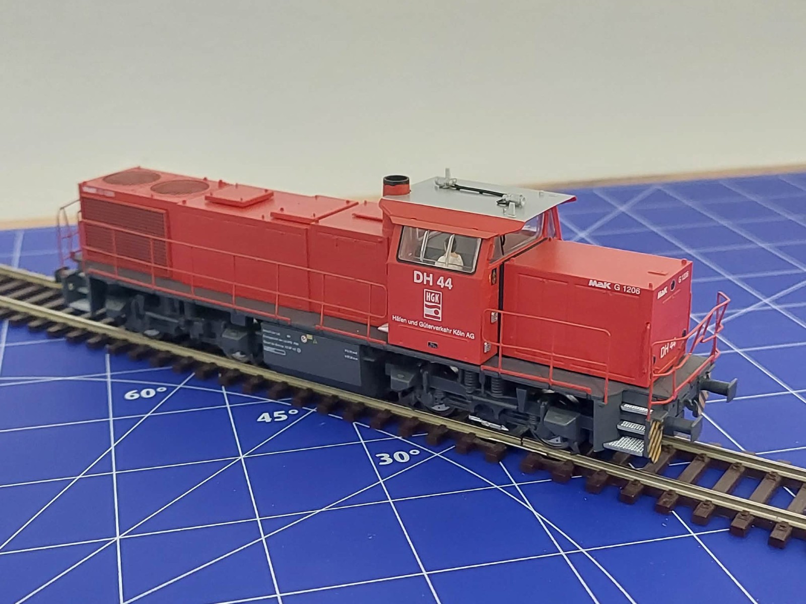 HO Mehano Prestige Vossloh / MaK G1206 – HGK DH 44 DCC READY diesel locomotive