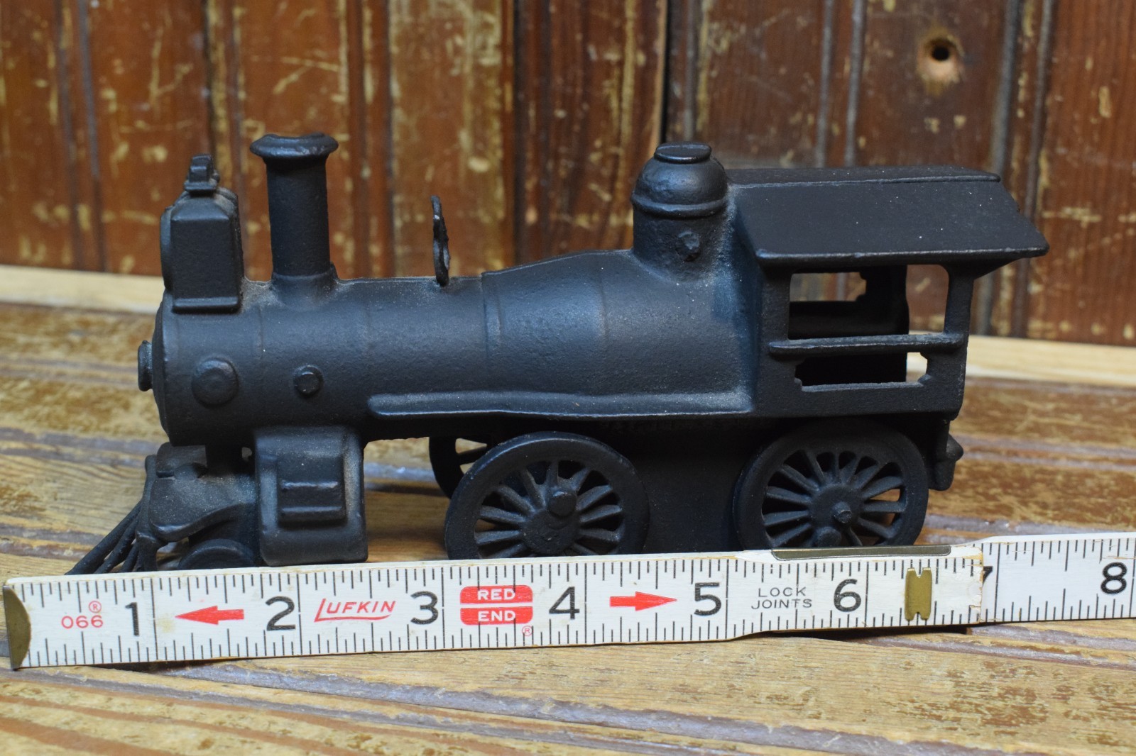 CAST IRON STEAM LOCOMOTIVE 8″ LONG FIGURAL INTERIOR HOME DECOR RAILROAD ENGINE