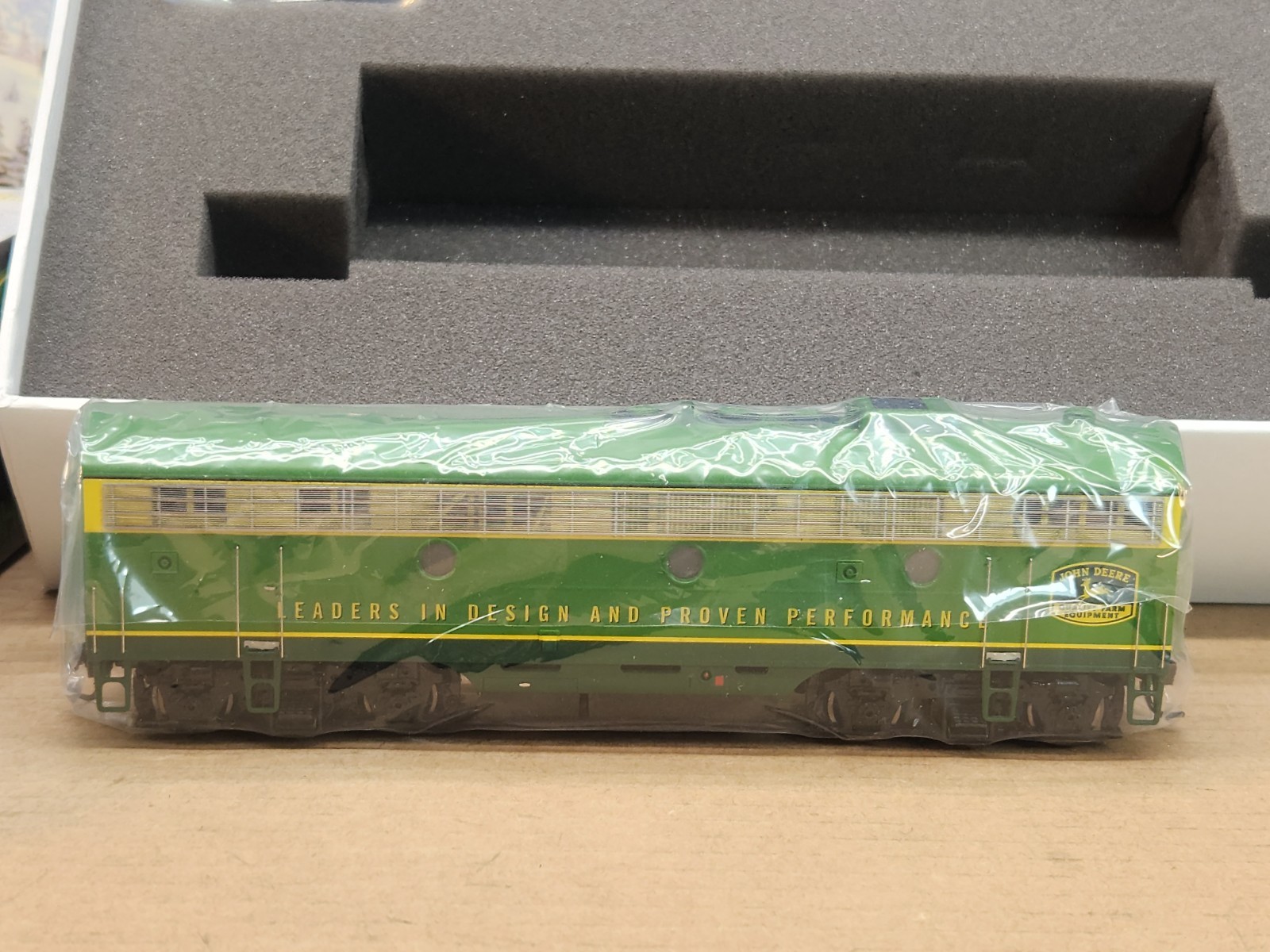 Athearn John Deere HO Precision Locomotive F series A Powered, B Non-powered