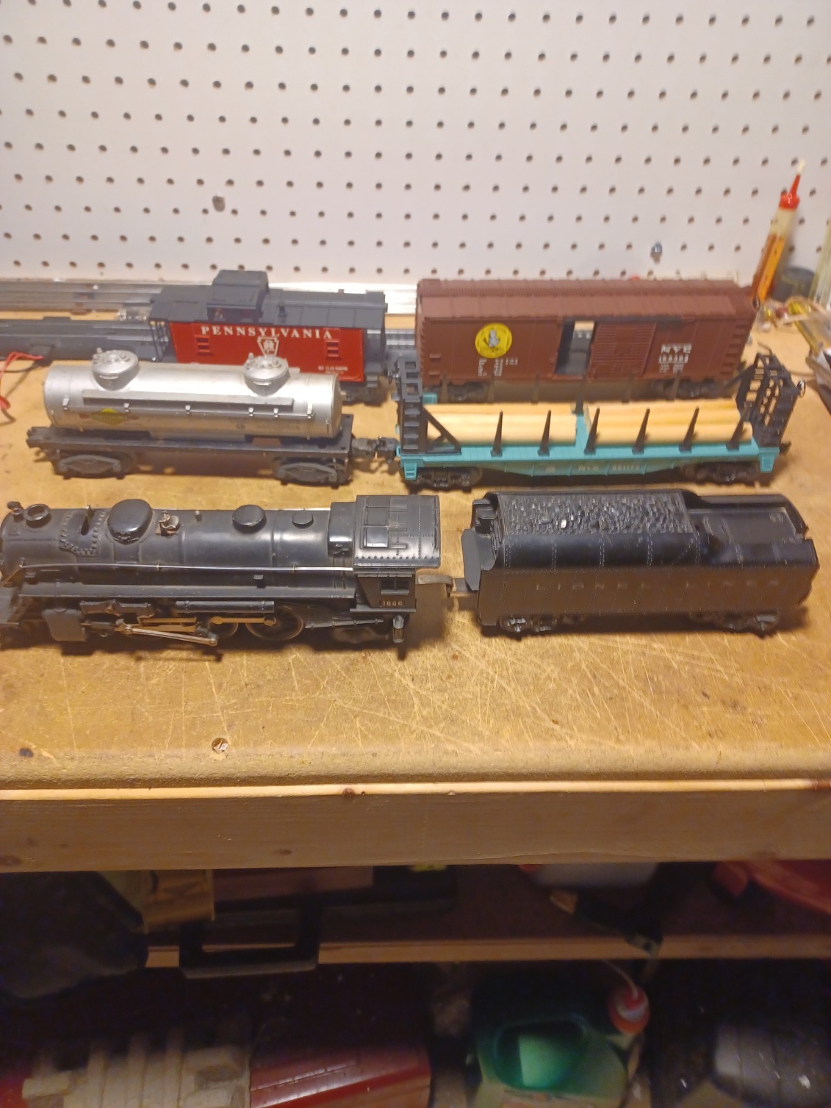 Lionel Cast Metal Steam Engine and Tender and Cars and Caboose O Gauge
