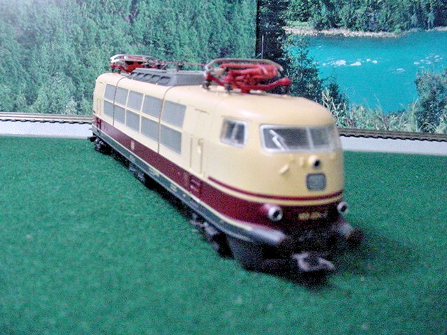 ROCO HO 04146 A DB Deutsche Bahn BR 103 Electric Locomotive