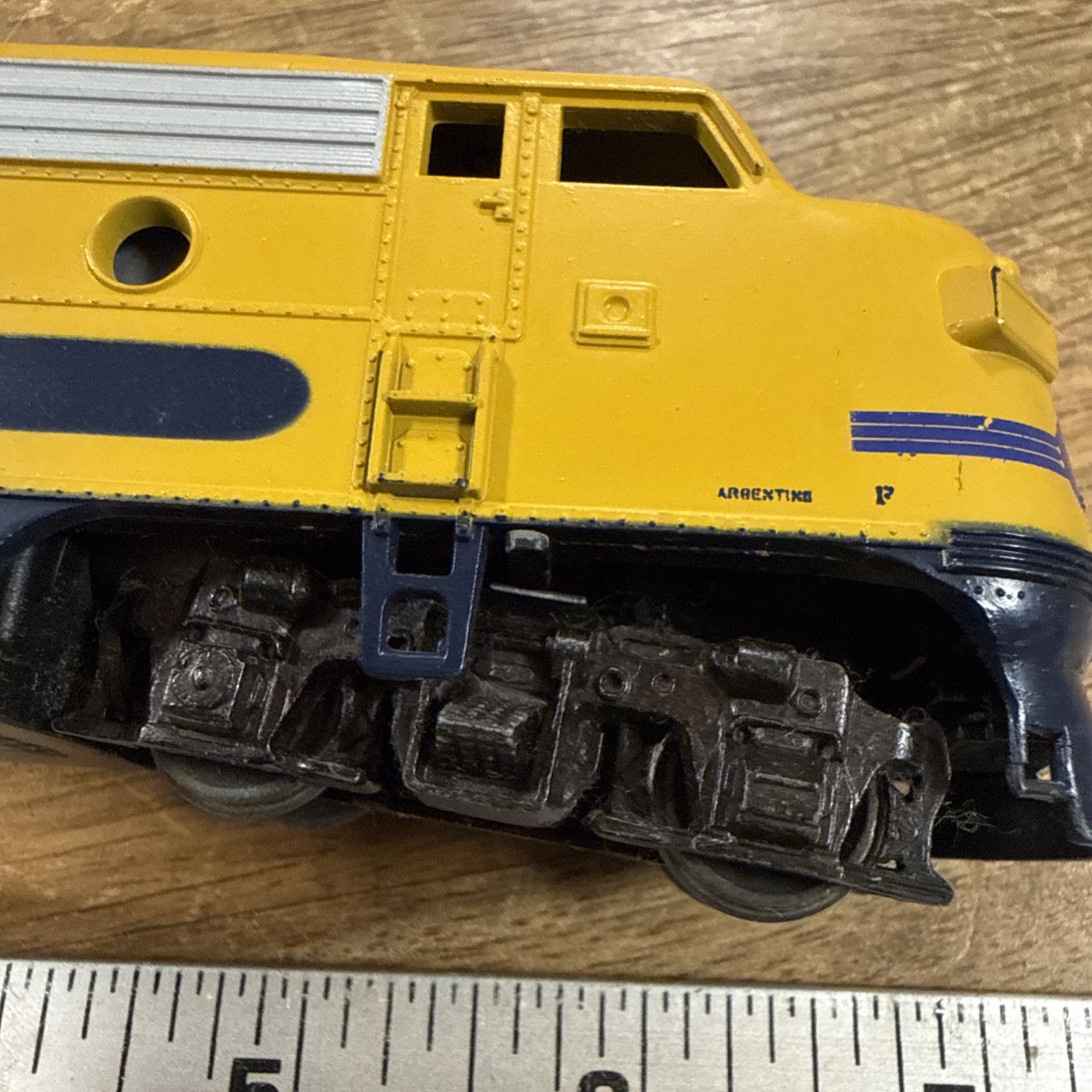 Life-Like F-7 A HO Scale Santa Fe Blue/Yellow LOCOMOTIVE