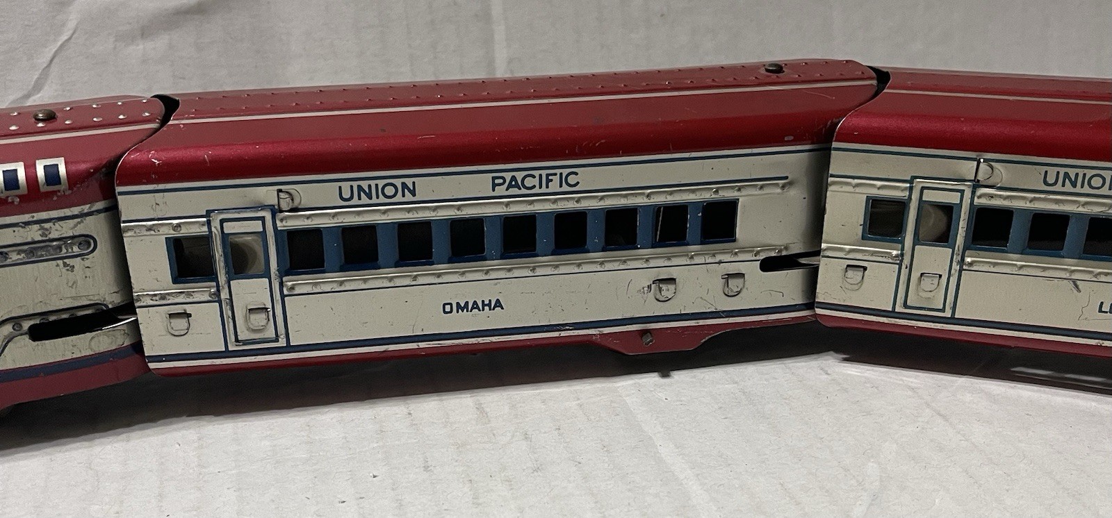 1950-MARX UNION PACIFIC M10005 LITHO TIN TOY TRAIN SET-LOCOMOTVE & 3 CARS