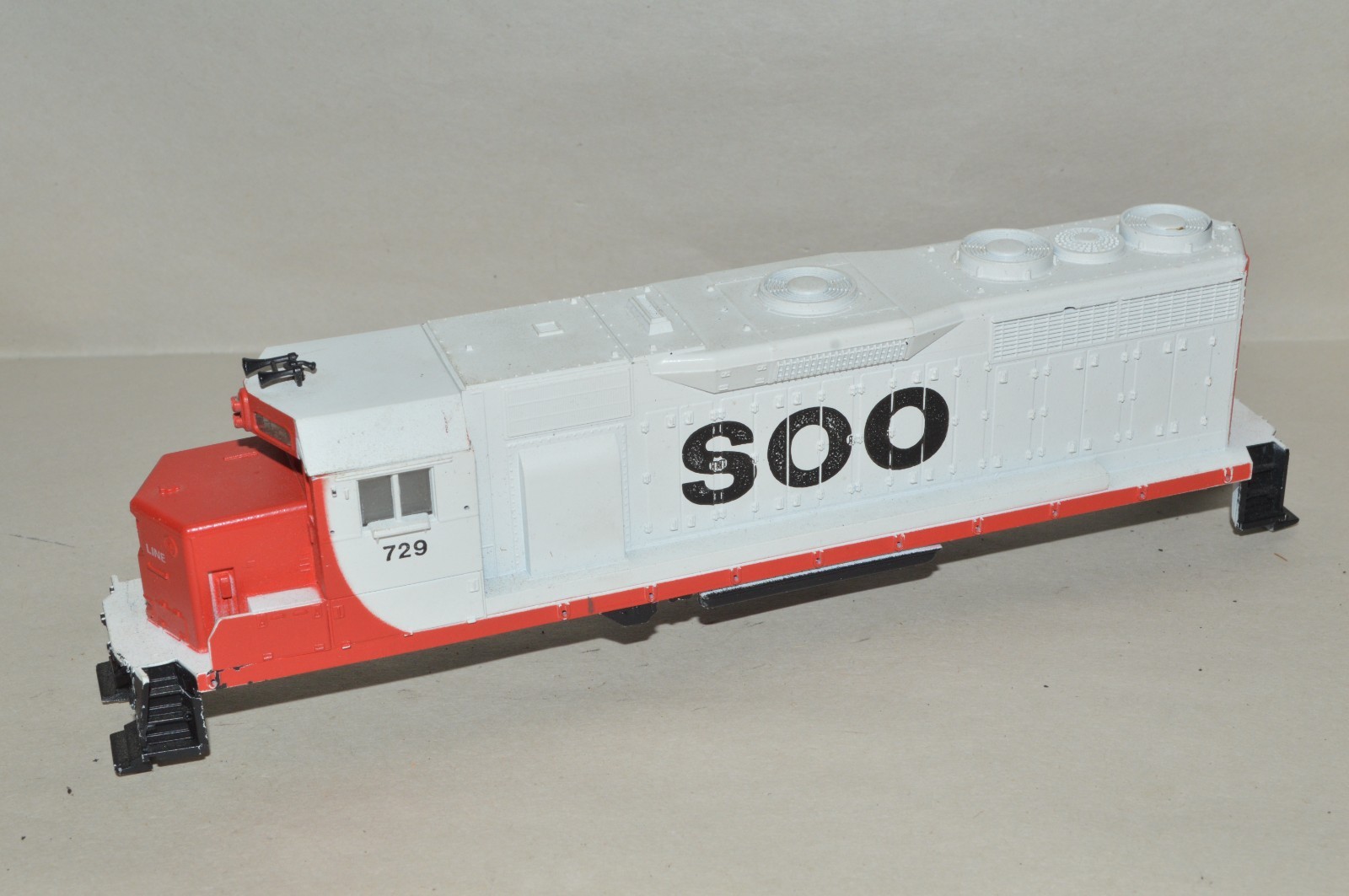 HO scale locomotive PARTS body shell Athearn EMD GP35 SOO Line RR