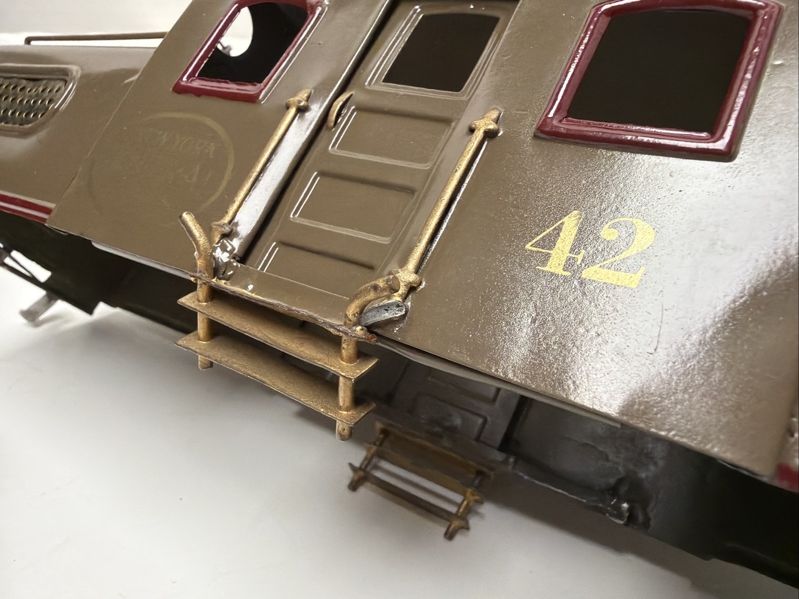 LIONEL PREWAR STANDARD GAUGE 42 ELECTRIC LOCOMOTIVE SHELL WITH TRIM – REPAINTED