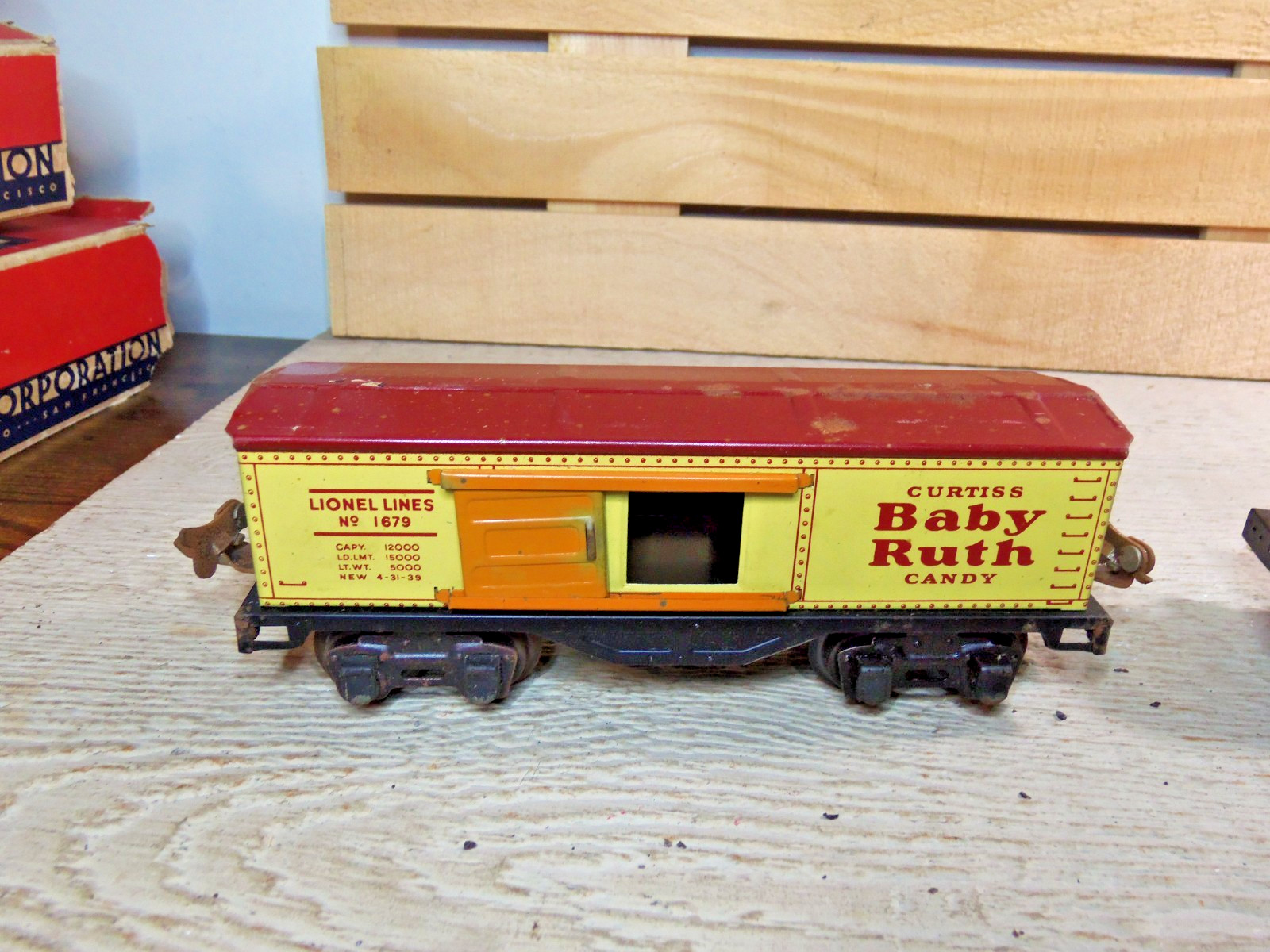 Vintage O 27 Lionel Lines 1688 Loco, Tender with 1679, 1680, and 1682 Tin Cars
