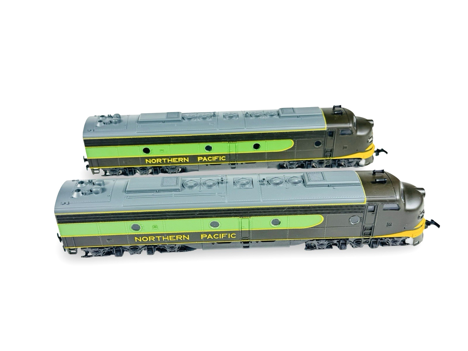 Con-Cor HO 1/87 Northern Pacific (#5803/5805) E-8 Diesel Engine Set
