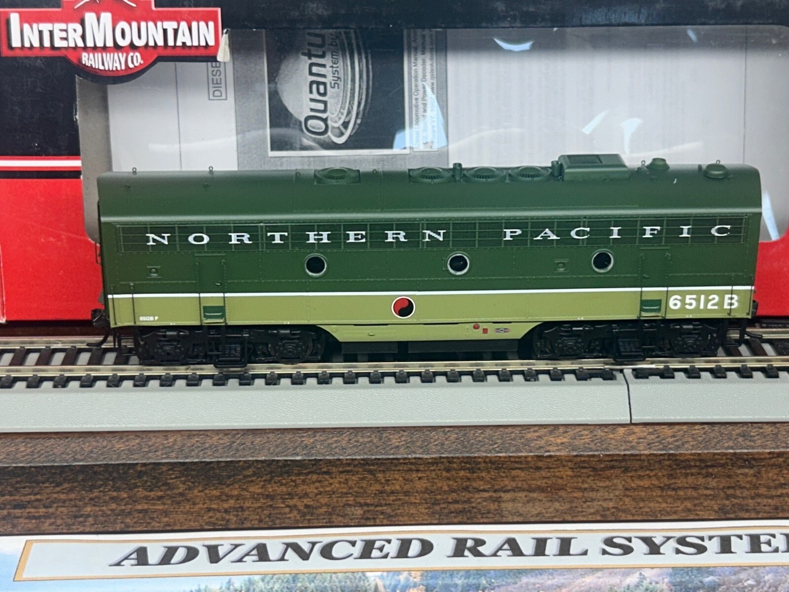 NORTHERN PACIFIC LOEWY 2 TONE F7 B unit 6512B – DCC / QUANTUM SOUND HO Scale NEW