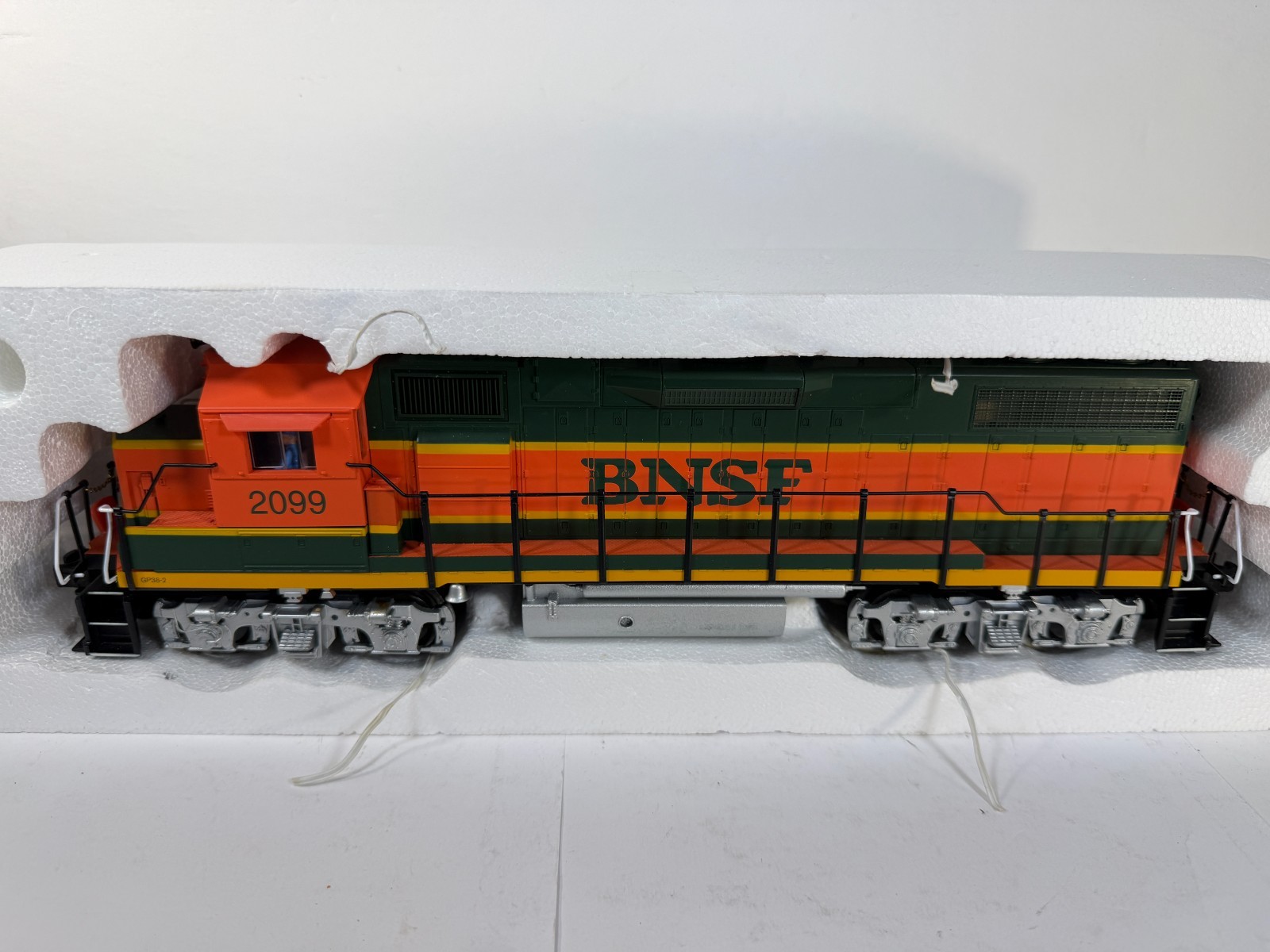 K-Line BNSF GP38-2 Diesel Engine K2411-2099 O Gauge Locomotive w/ Box & Manual