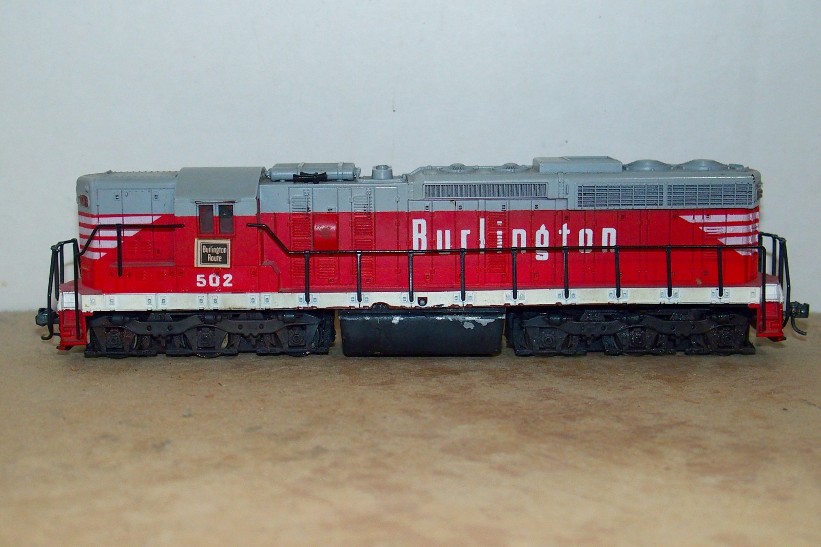 HO SCALE ATLAS BURLINGTON EMD SD24 LOCOMOTIVE #502. Runs good. No box.