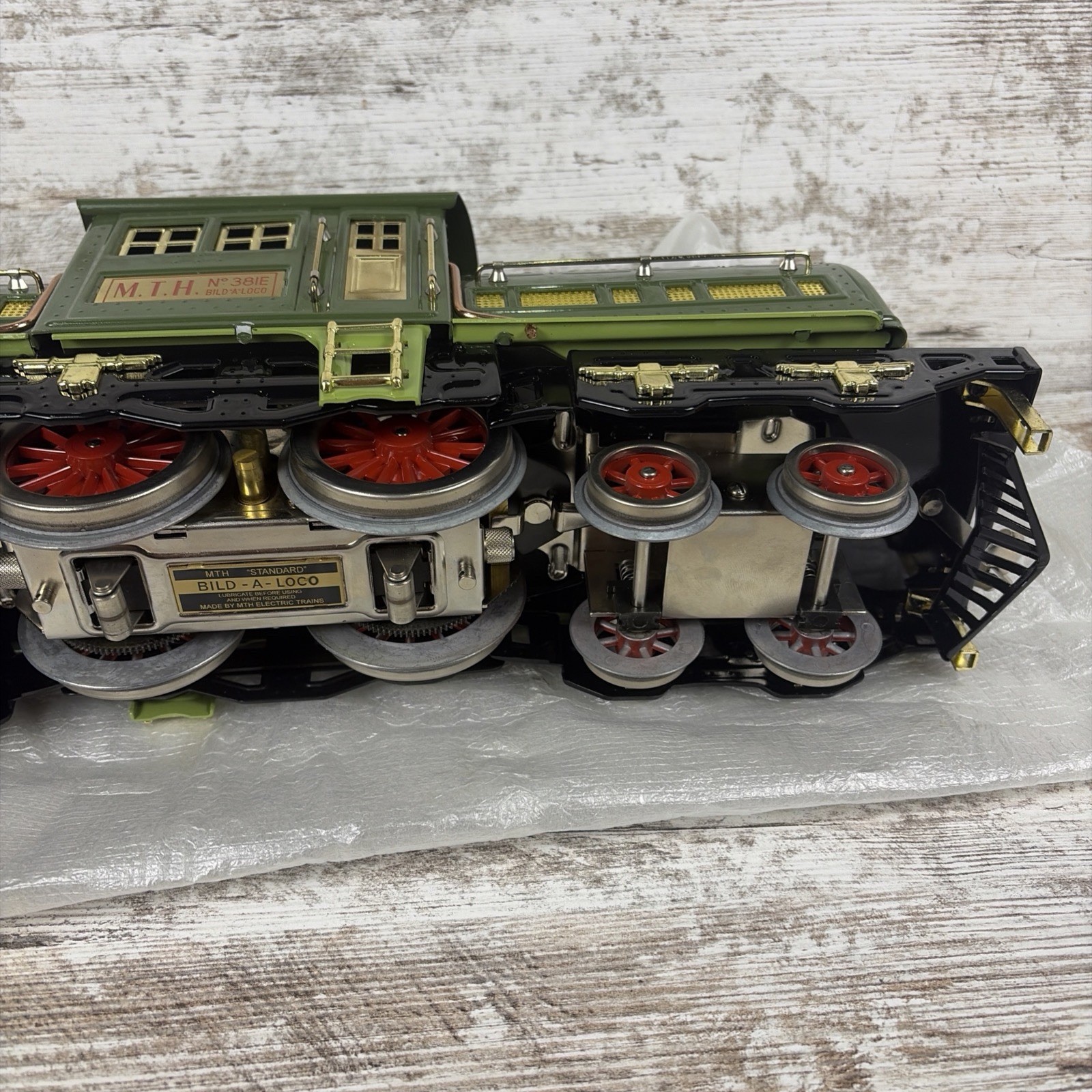 MTH Standard Tinplate Two Tone Green 381E Locomotive Traditional 10-1077-0
