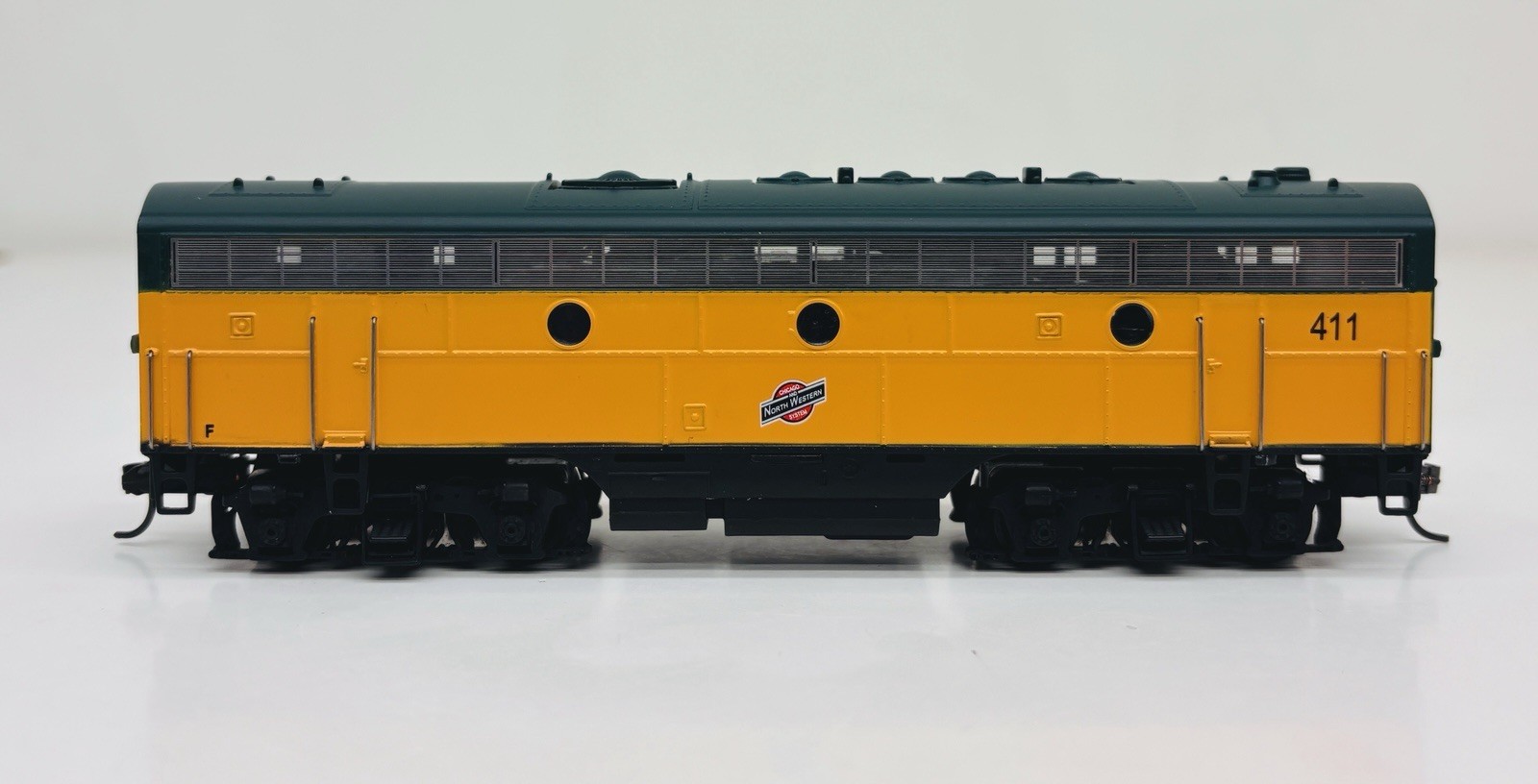 MRC Platinum HO C&NW Chicago & North Western F7B Powered Diesel #411 CD125