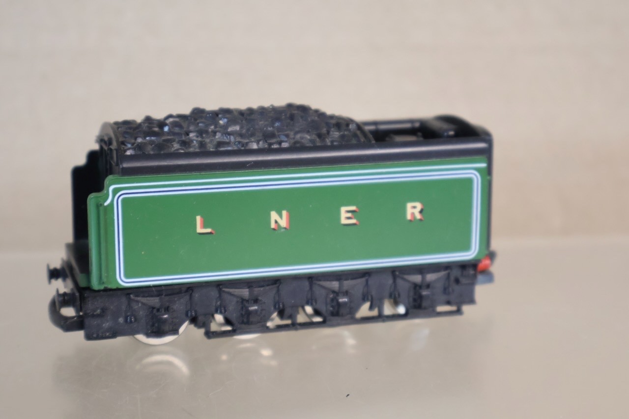 HORNBY NON POWERED TWIN TENDER for LNER 4-6-2 LOCOMOTIVE 4472 FLYING SCOTSMAN op