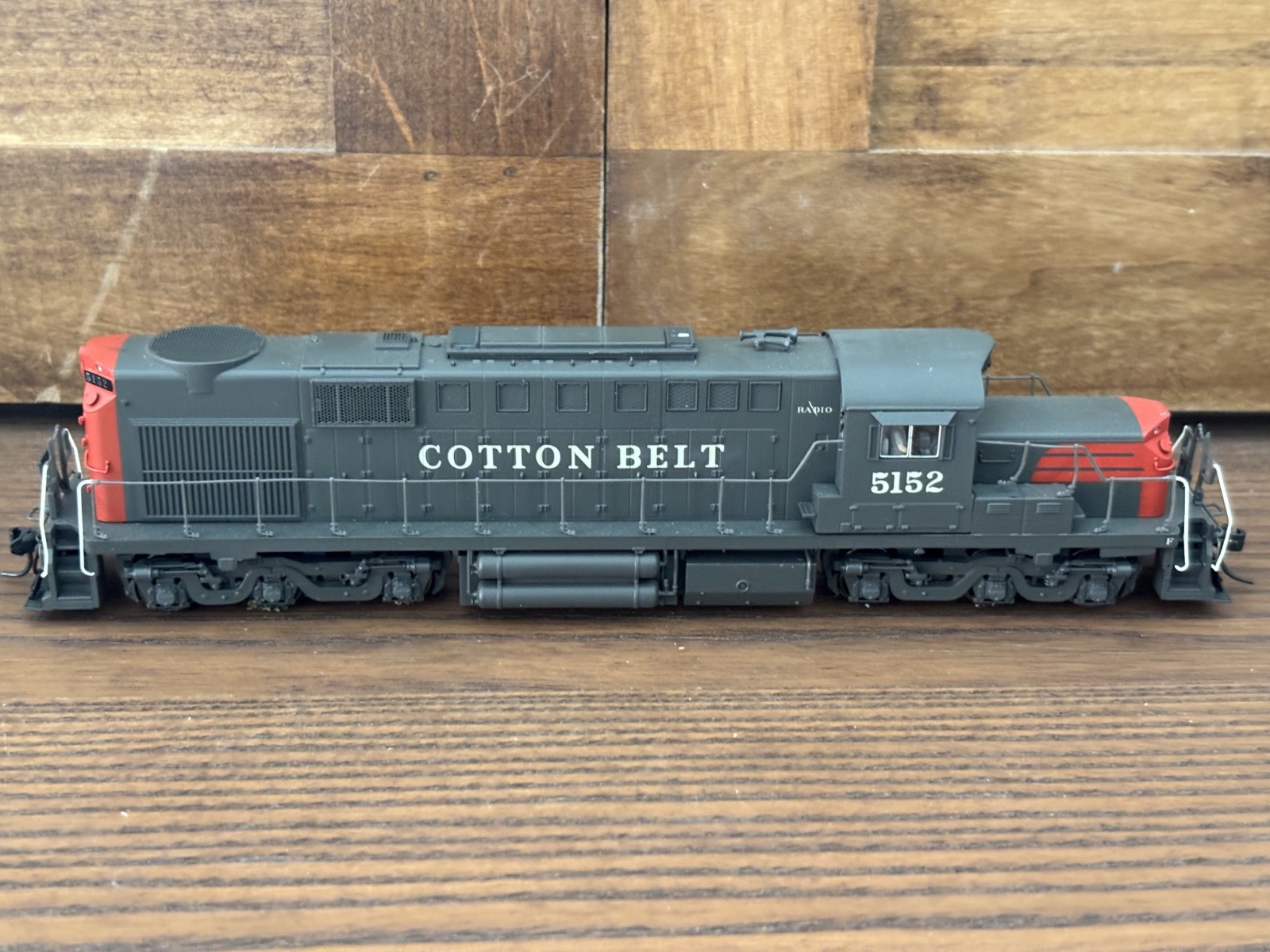 Broadway Limited Imports HO Cotton Belt 5152 Alco RSD-15 Runs Poorly