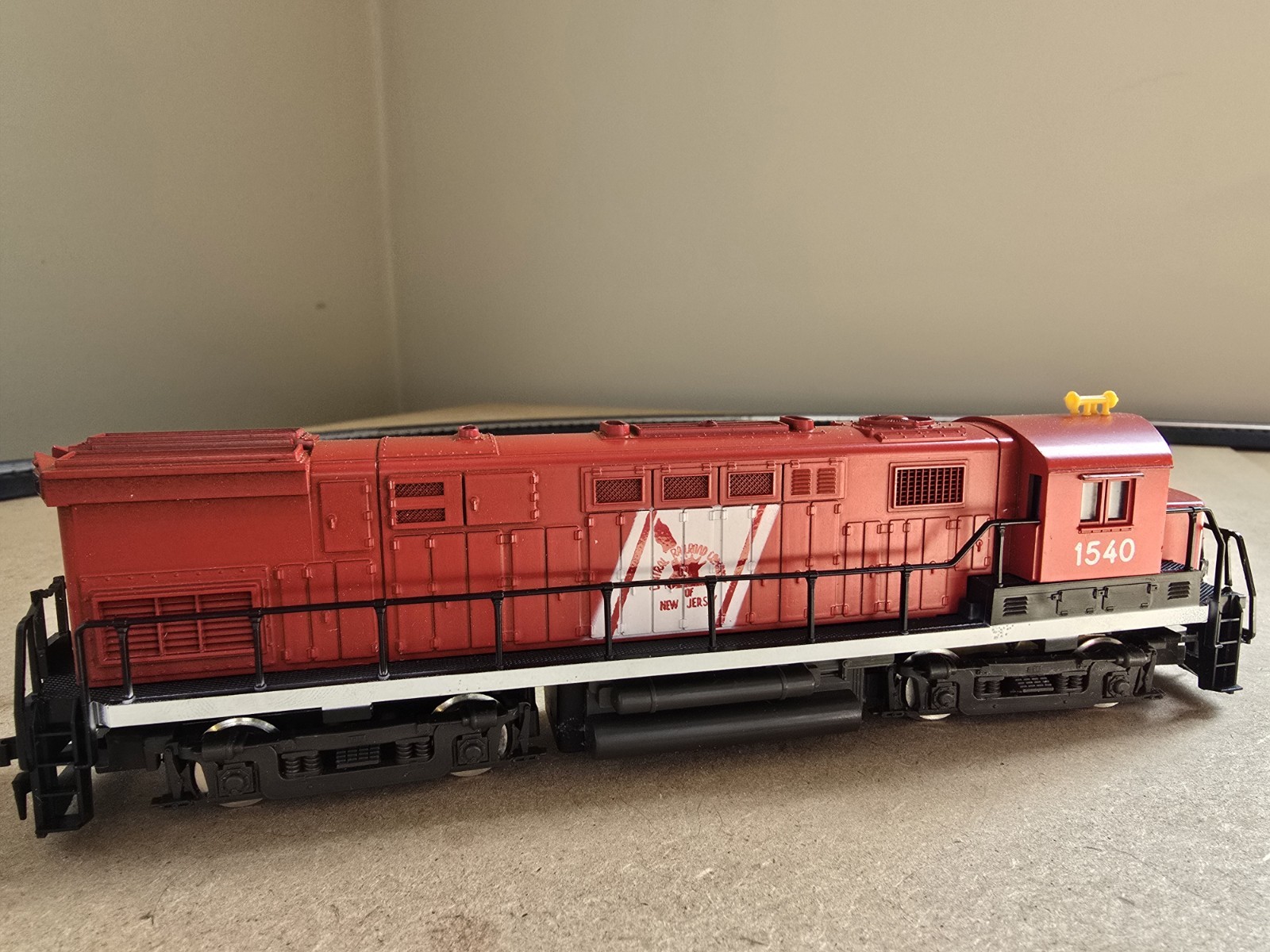 AHM/Roco Central New Jersey Alco Century 424 Diesel Locomotive CNJ 1540 HO