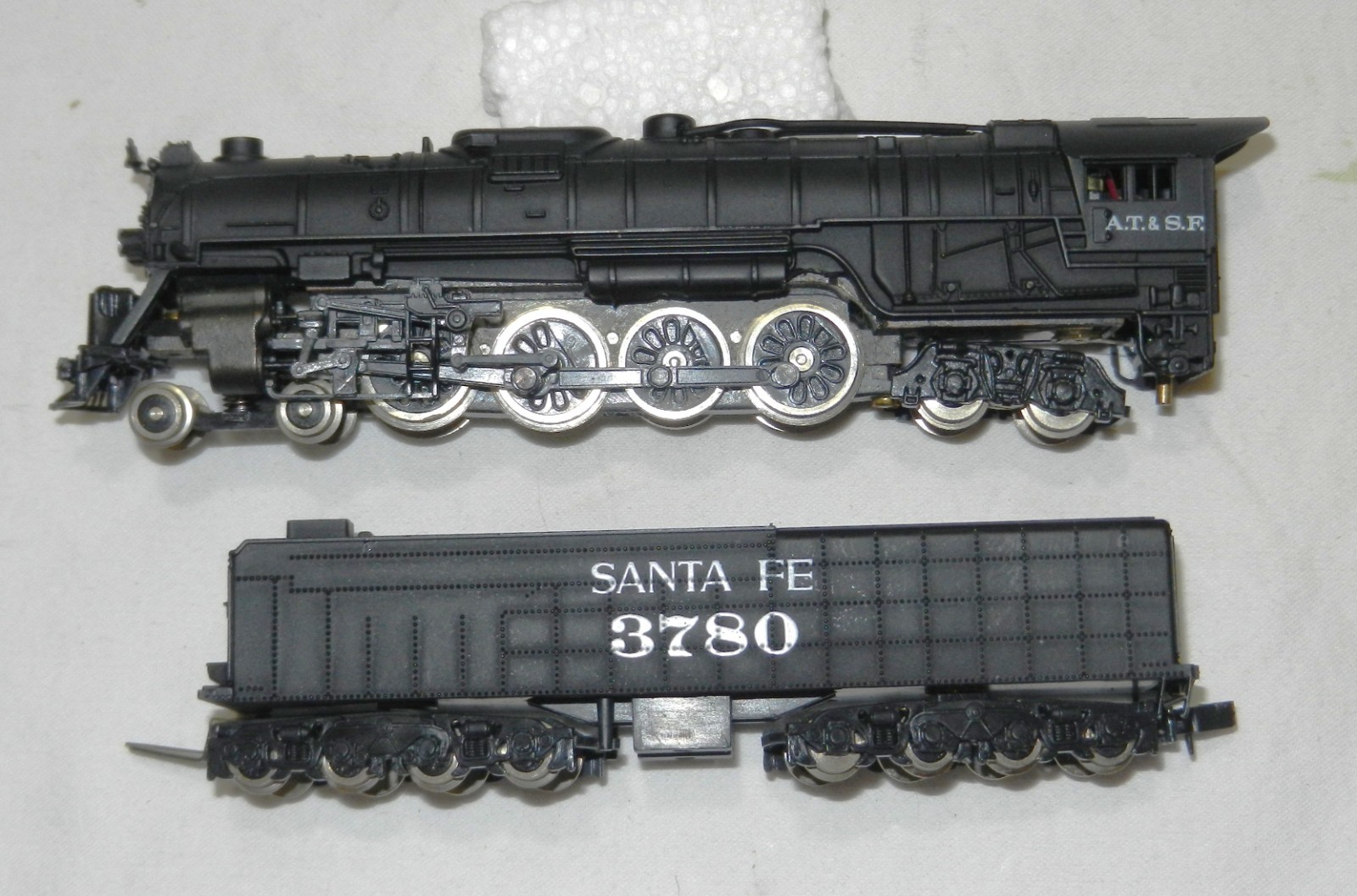 N Bachmann #58153 Santa Fe 4-8-4 Steam Locomotive #3780 w/ Tender LNIB see video
