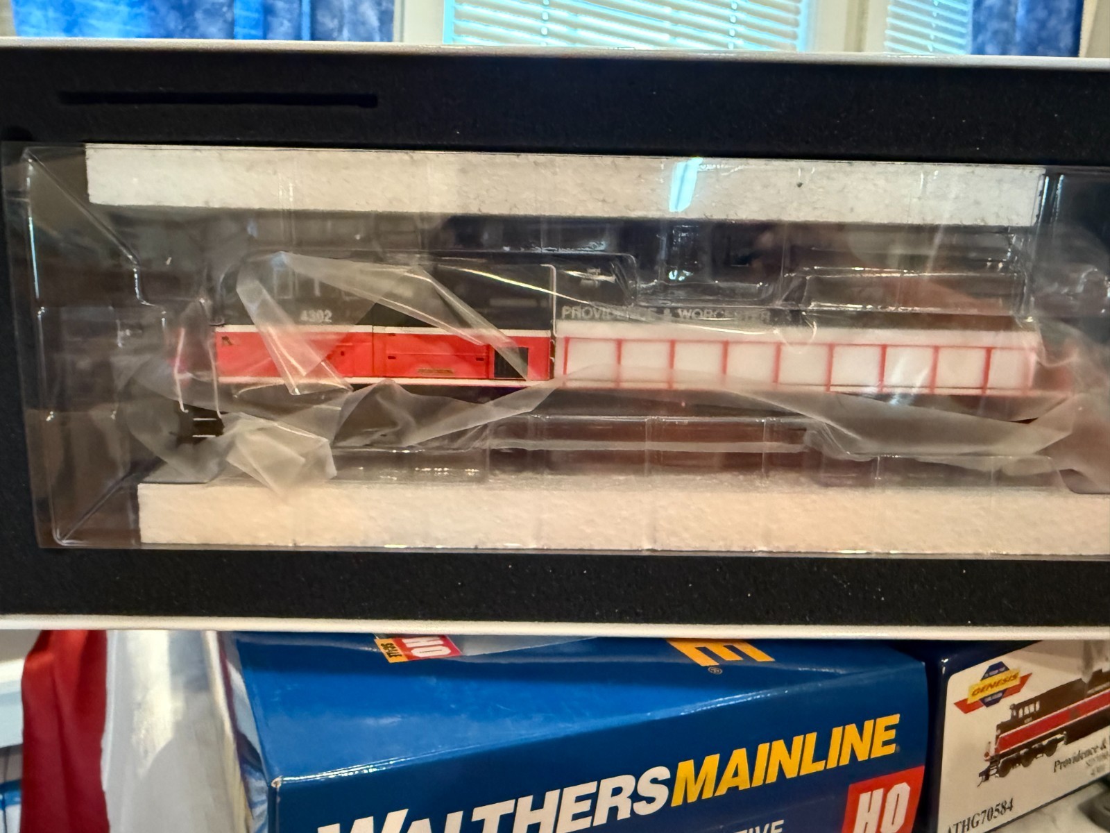 HO SCALE LOCOMOTIVE Athearn GENESIS PROVIDENCE & WORCESTER SD70M-2DCC READy#4302
