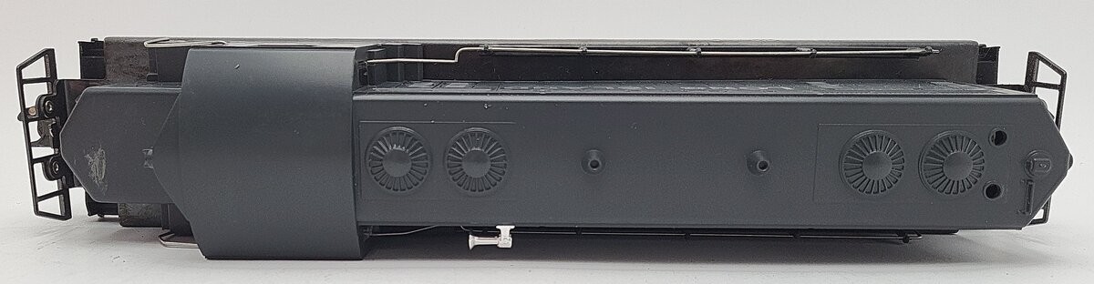 Lionel 6-8367 O Gauge Long Island GP20 Non-Powered Diesel Locomotive/Box