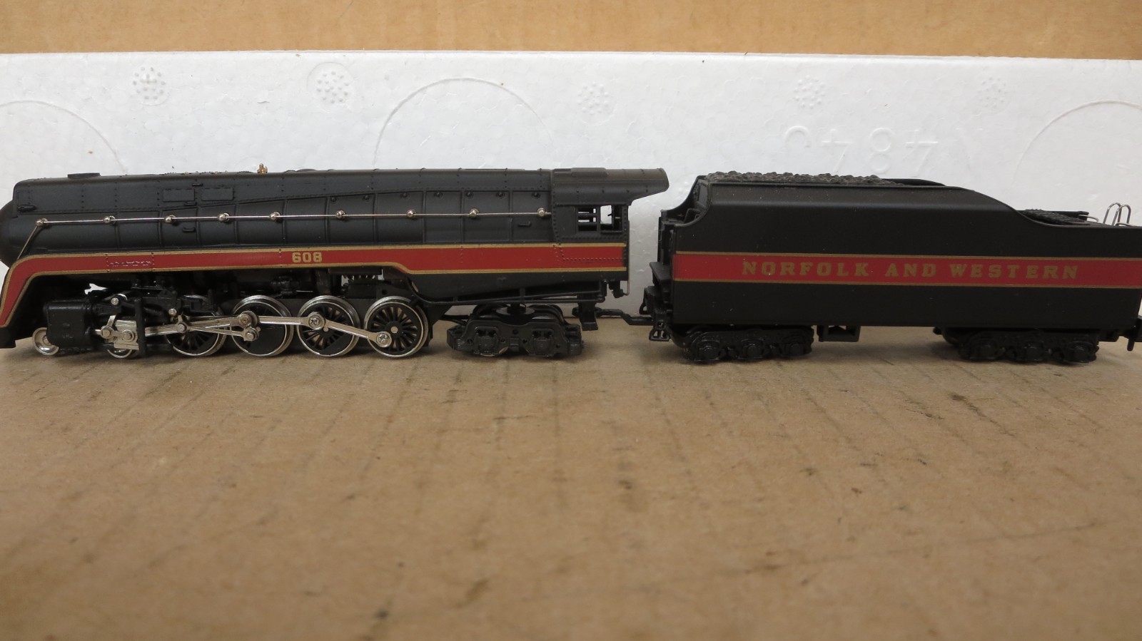 Bachmann 65869 Norfolk & Western Class J 4-8-4 N AS-IS