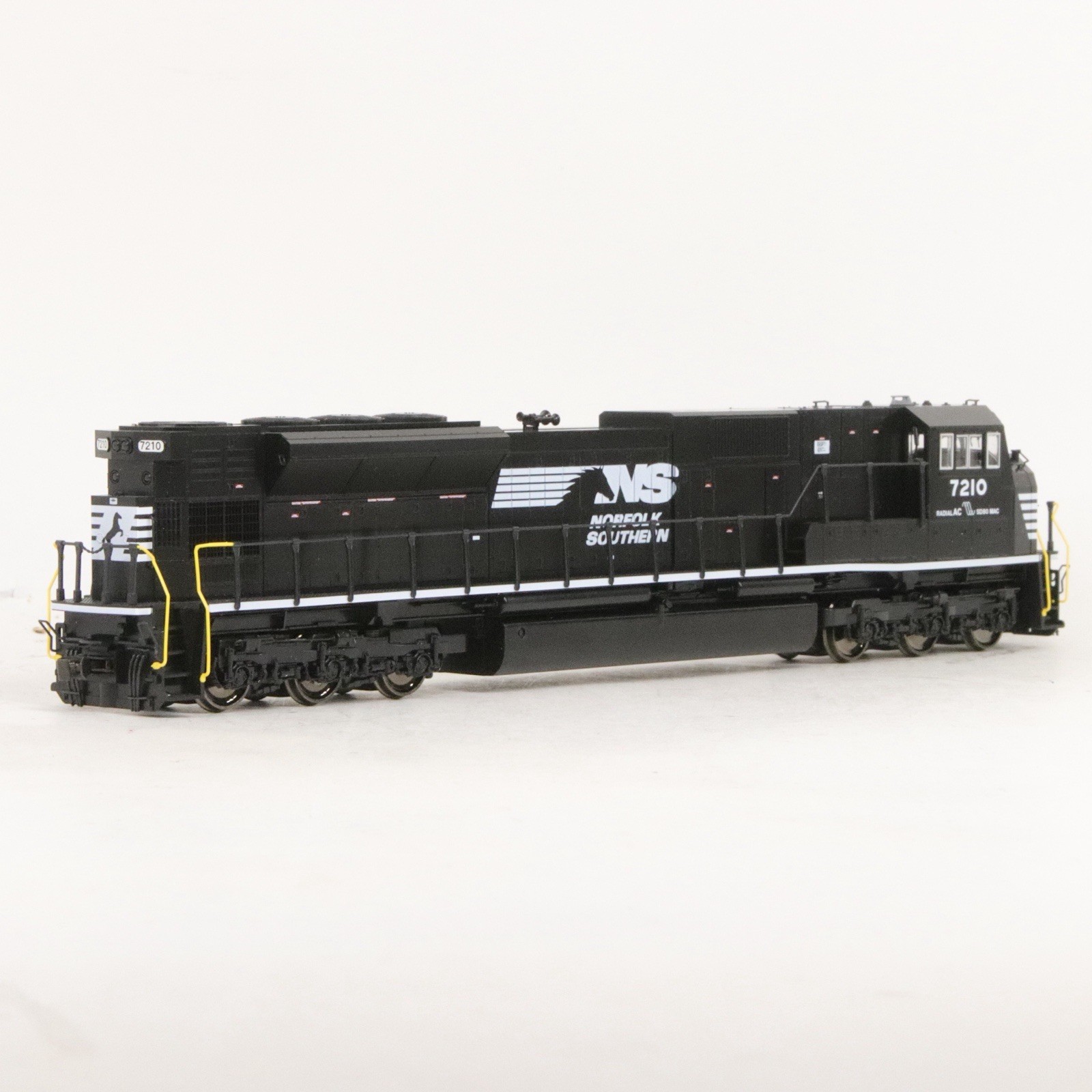 Kato HO Norfolk Southern NS #7210 SD80MAC DCC & Sound Equipped