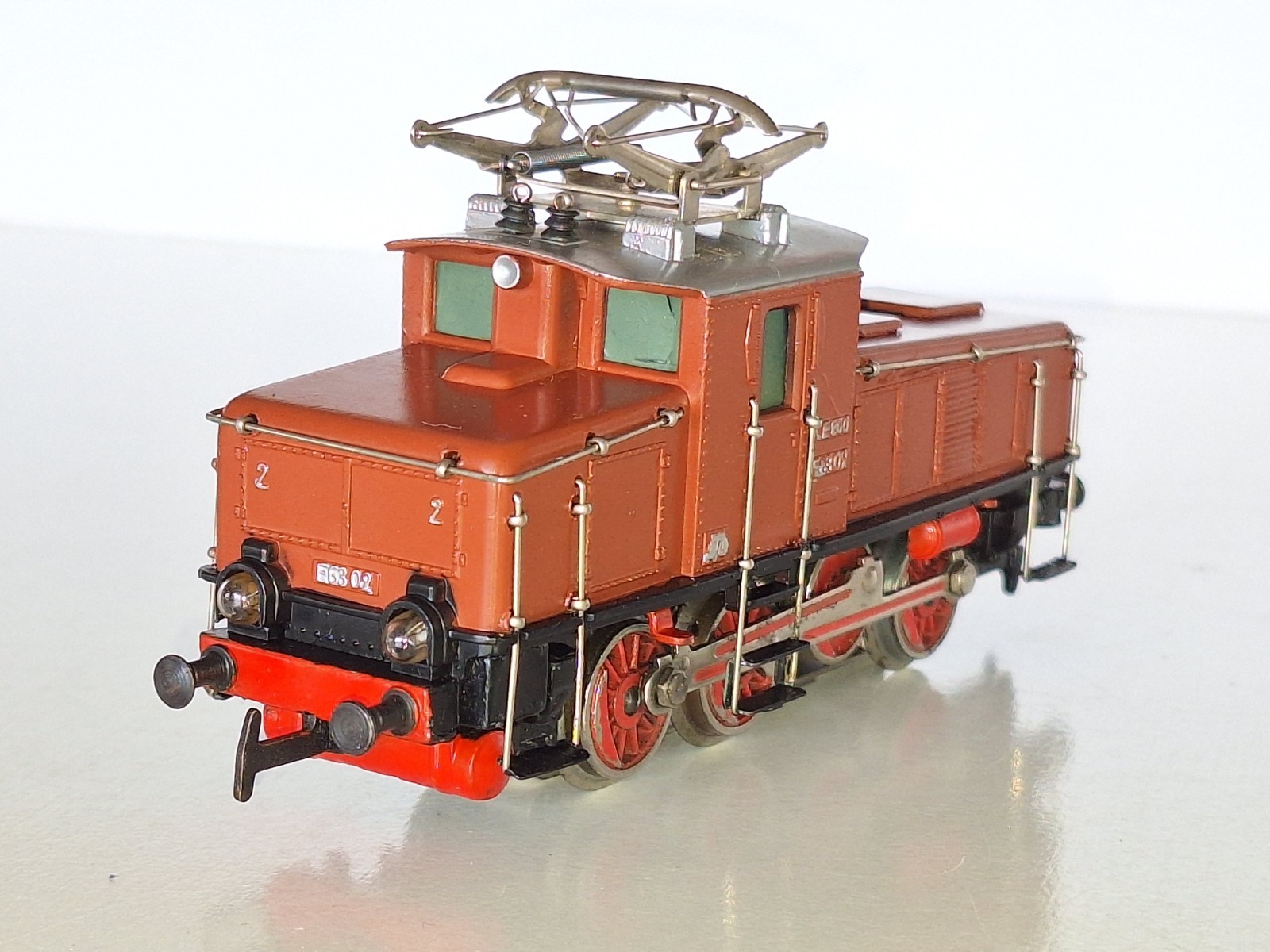 Marklin CEB 800, 3002. 0-6-0 Electric Loco. 3 rail AC analogue. Excell Cond. HO.