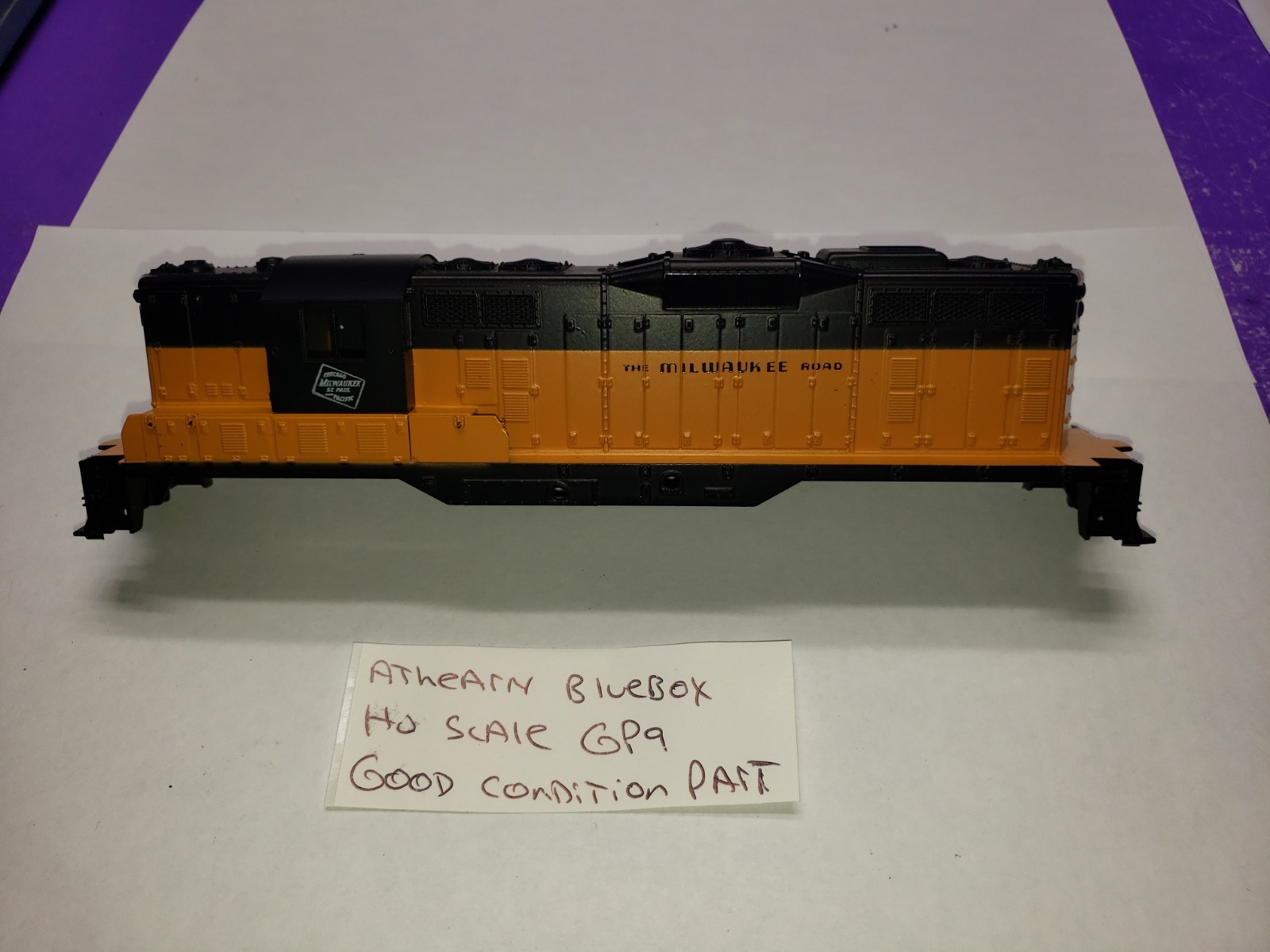 GP9 SHELL ONLY ATHEARN BLUE BOX 30590 HO SCALE Milwaukee Road Body