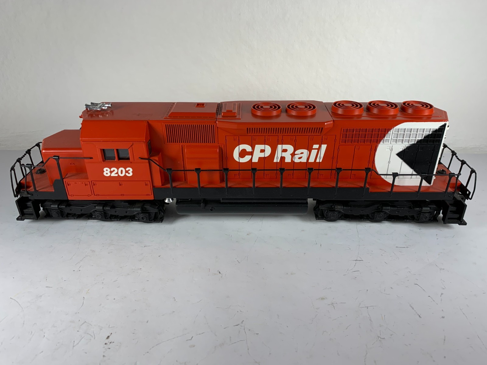 LIONEL 6-18203, CP RAIL SD-40 DIESEL LOCOMOTIVE #8203, OB (1989)
