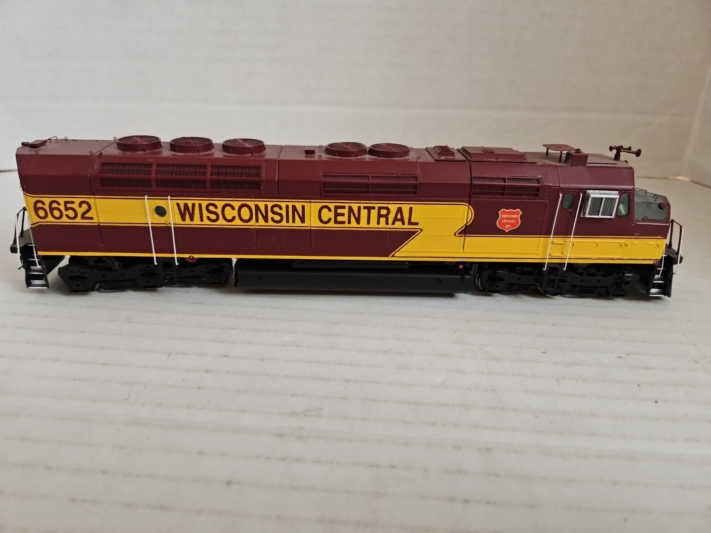 HO Athearn Genesis G67543 Wisconsin Central FP45 Diesel Locomotive #6652 Train
