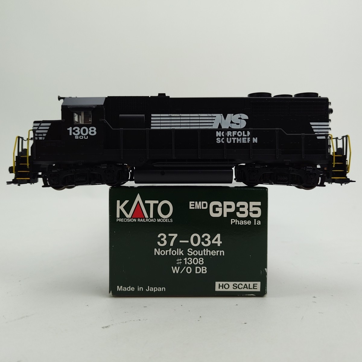 KATO HO Scale EMD GP35 Phase 1a Norfolk Southern #1308 W/O DB Locomotive 37-034