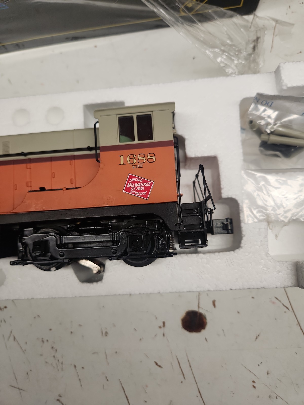 Weaver 1561LP 3-Rail Milwaukee Road VO-1000 Diesel Locomotive with Sound New