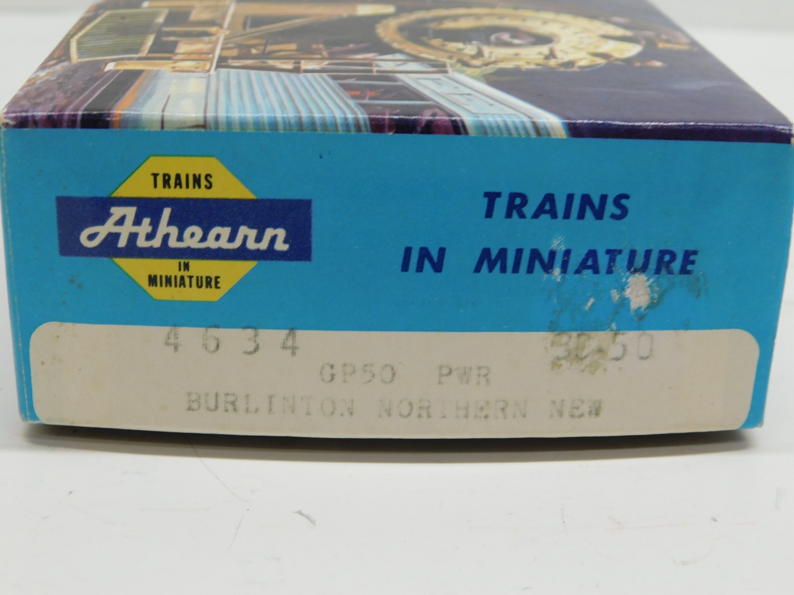 Athearn HO Blue Box Burlington Northern GP50 Diesel Engine #3148 -Powered Unit A