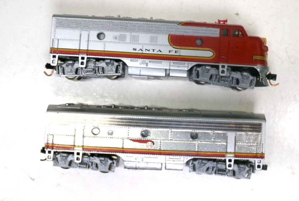 N scale Kato ATSF F3 A+B diesel engine set in orig box (lot N 182)