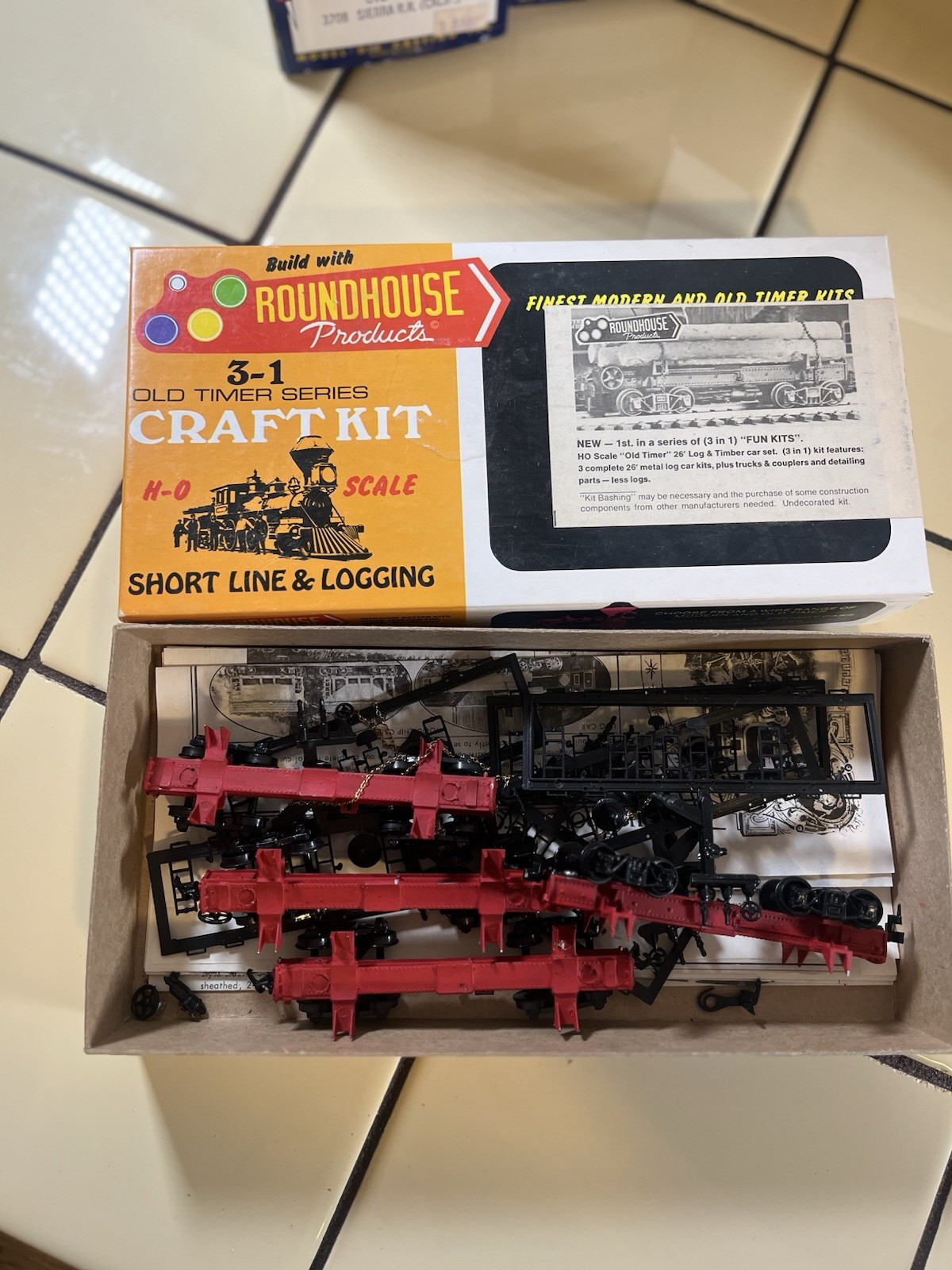 Huge Vintage HO Scale Train Lot Roundhouse Athearn Logging Mill Model Power