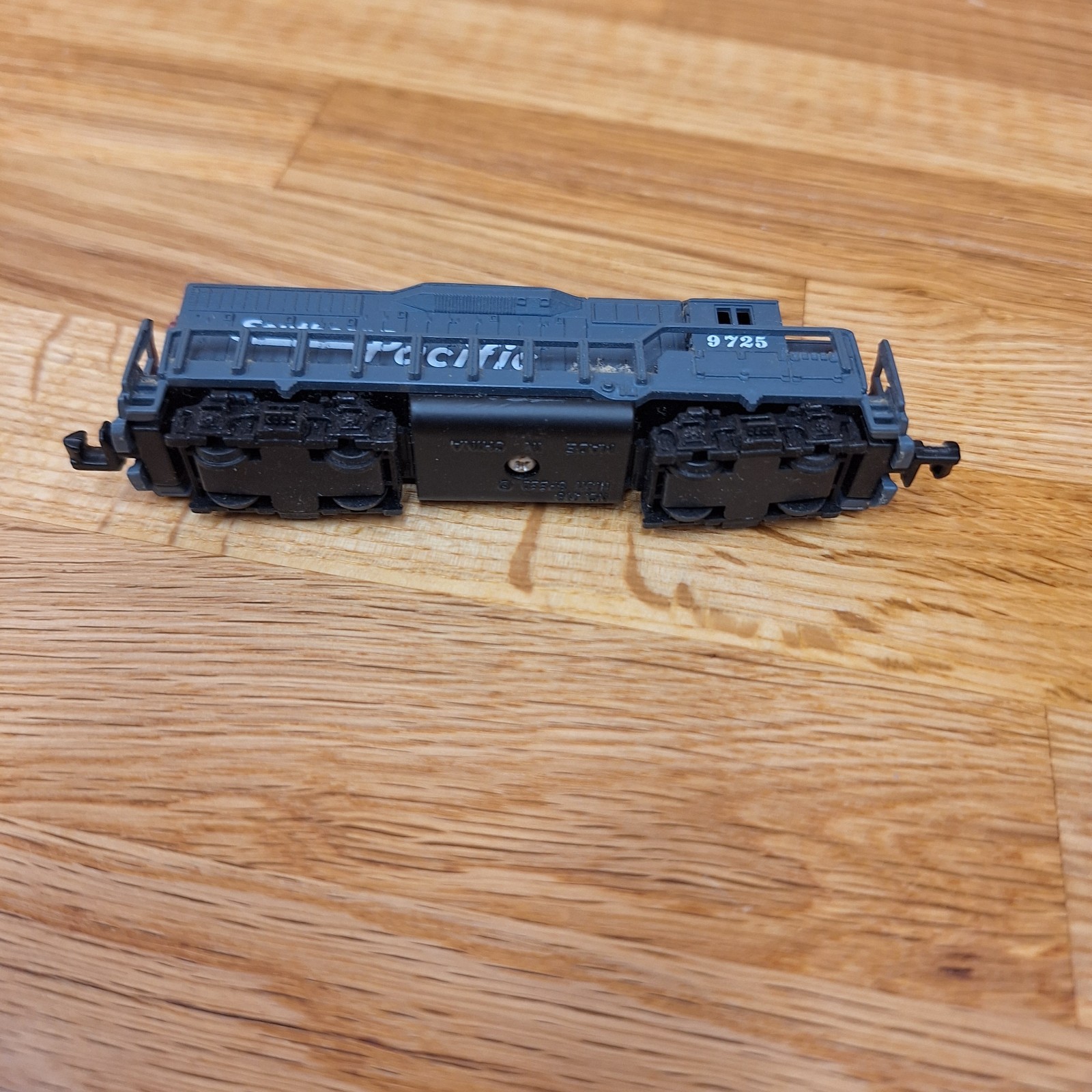 Southern Pacific Locomotive # 9725 Model Train dummy