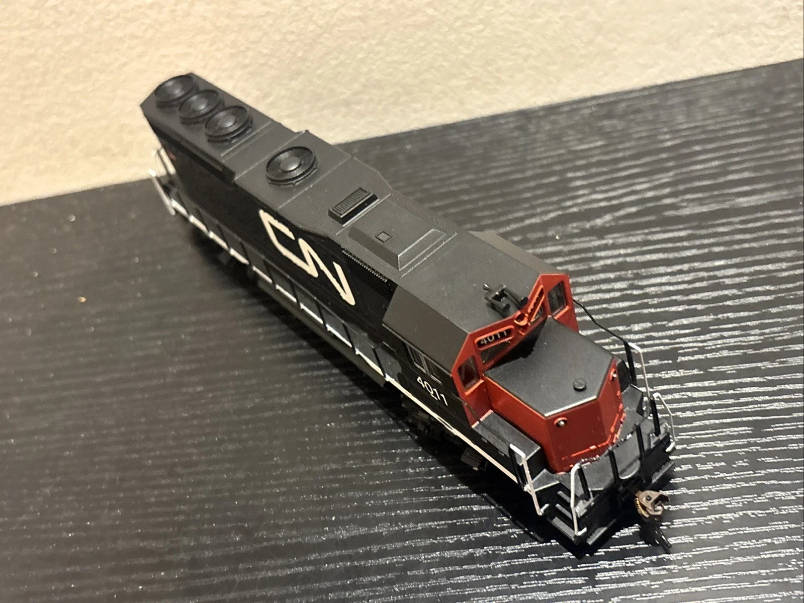 Bachmann HO Scale 60315 EMD GP40 Canadian National CN #4011 DCC On Board – NIB