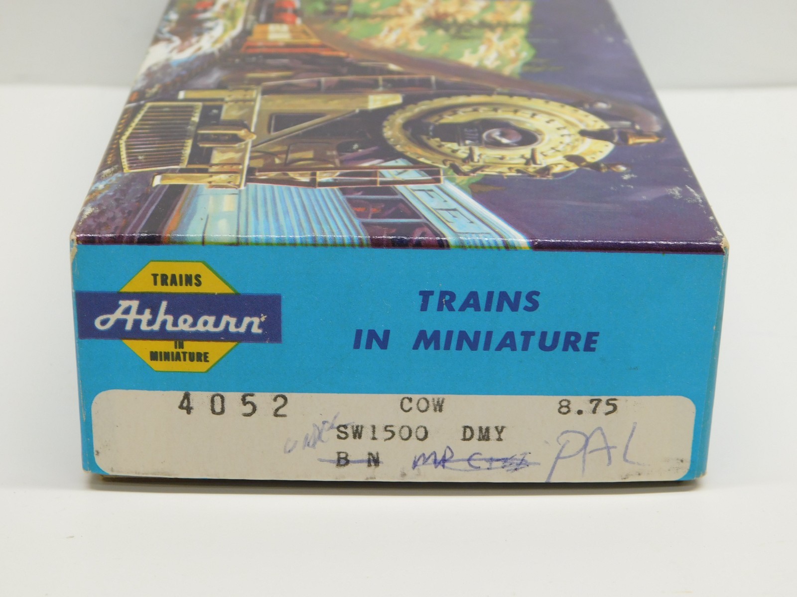 Athearn Blue Box Undecorated SW1500/SW1000 Diesel Locomotive-Unpowered Dummy A