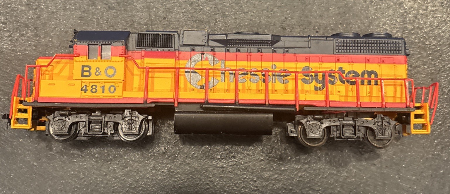 HO Scale Chessie System B&O EMD GP-38 powered locomotive #4810 Life-like