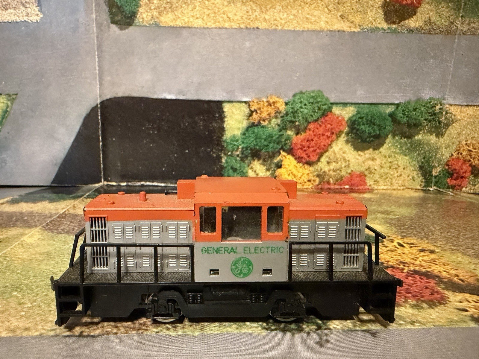 HO Scale GE General Electric Switcher Locomotive Tested Runs