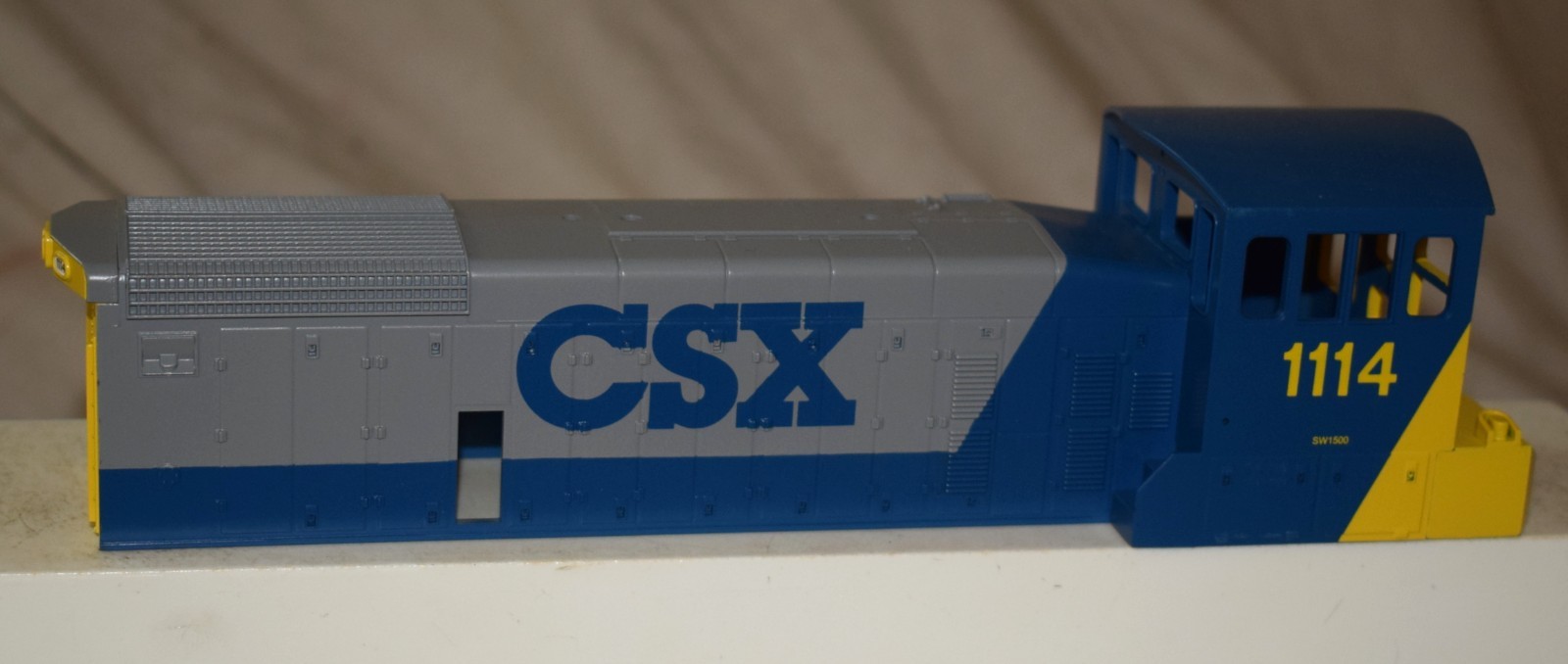 MTH SW-1500 Diesel Locomotive Shell CSX #1114 – O Gauge Sample