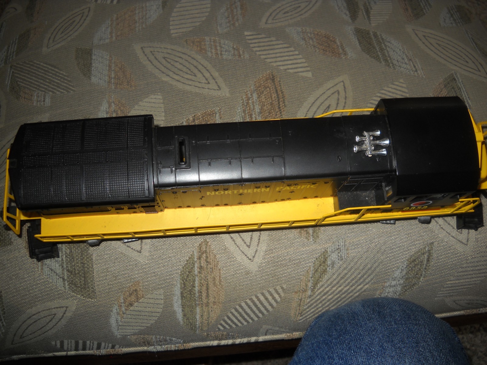 😎-LIONEL O GAUGE NO.8858 NON-POWERED DUMMY NORTHERN PACIFIC -DIESEL LOCO😎
