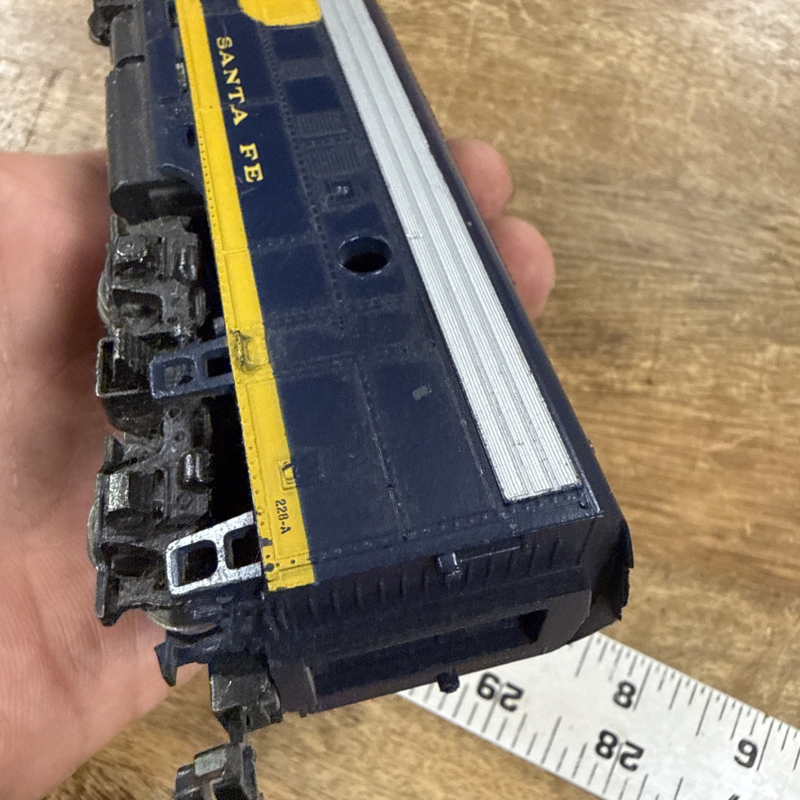 Life-Like F-7 A HO Scale Santa Fe Blue/Yellow LOCOMOTIVE