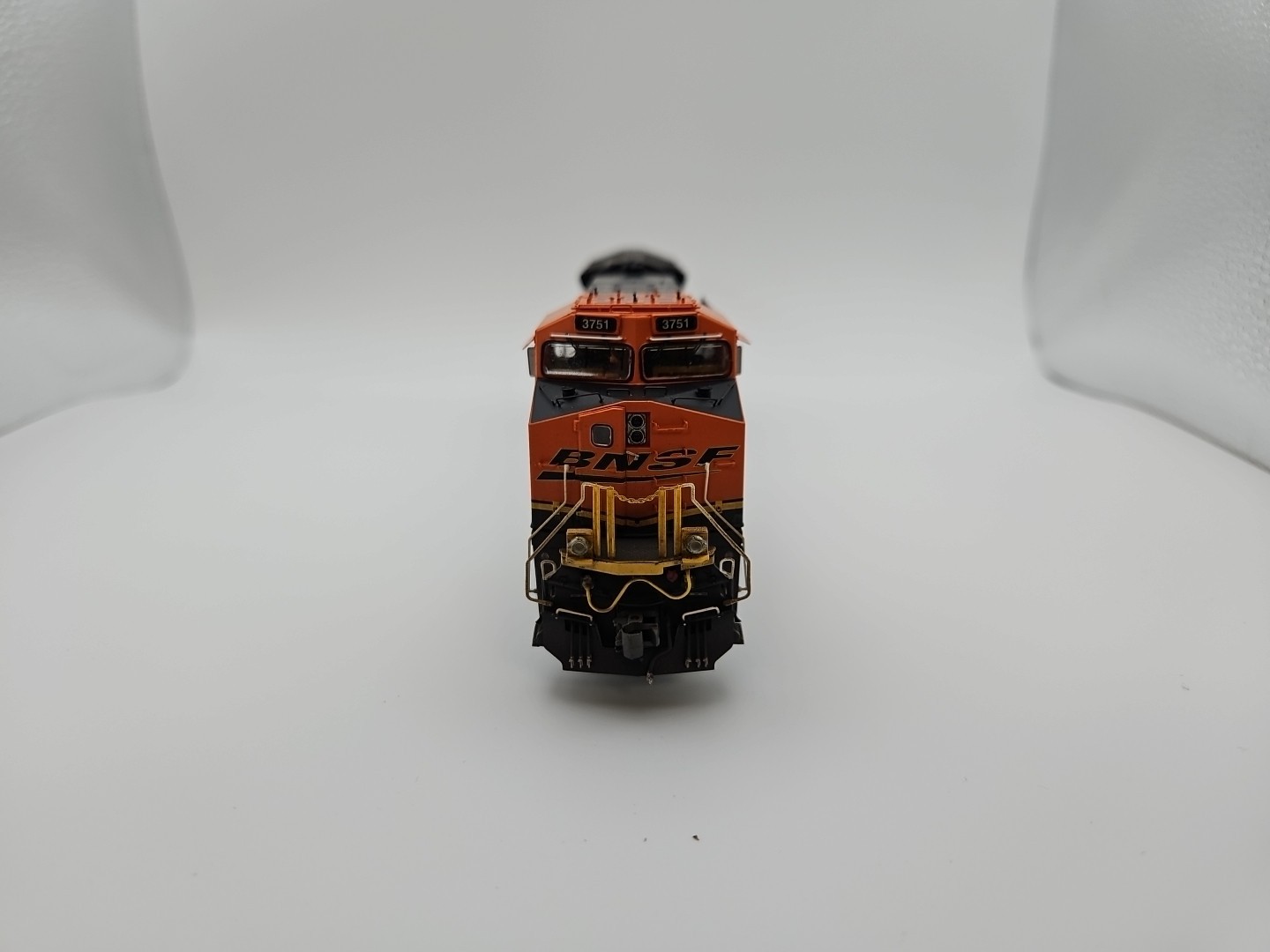 Scaletrains BNSF Railway ET44C4 #3751 W/ESU LokSound & DCC Custom Weathered