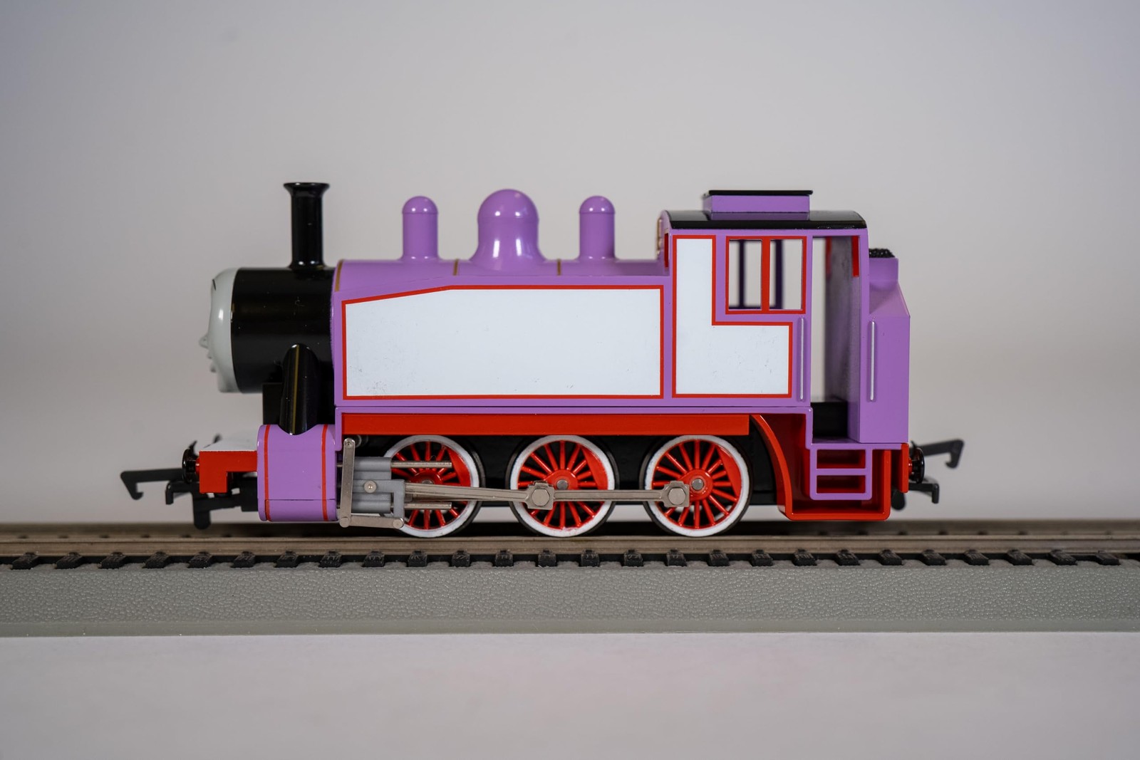 Bachmann HO Gauge Thomas the Tank Engine Rosie 28-58816 Steam Locomotive Model,