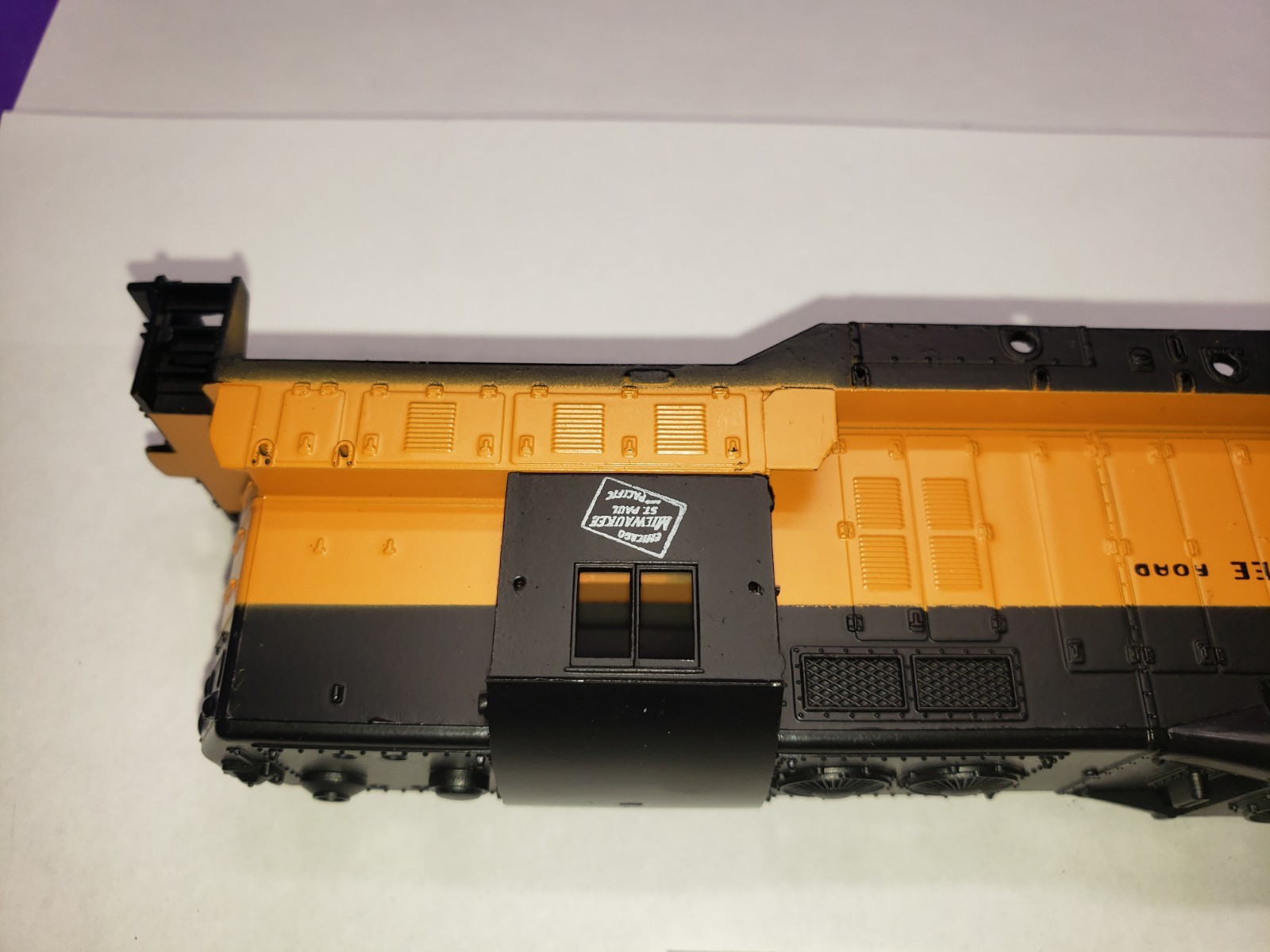 GP9 SHELL ONLY ATHEARN BLUE BOX 30590 HO SCALE Milwaukee Road Body