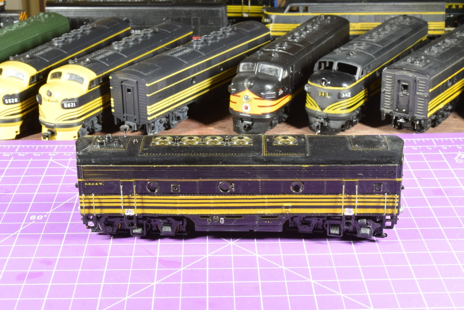 track ready non-powered DRG&W 9.2 oz Cab # ? die cast knuckle couplers