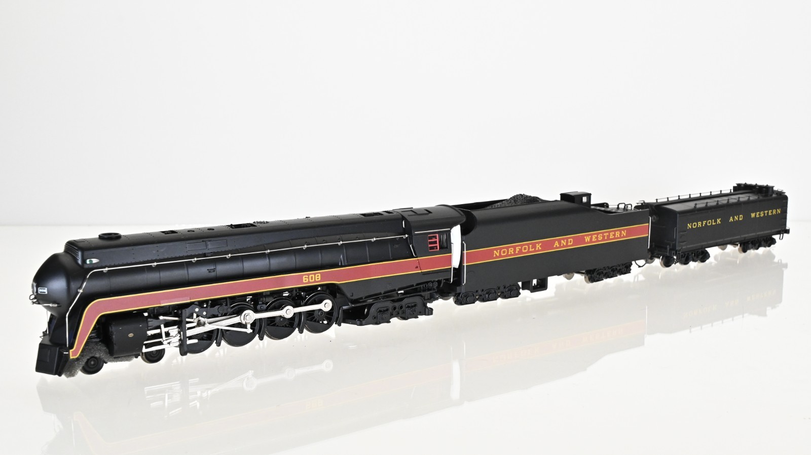 Bachmann Spectrum 4-8-4 Class J Fright Version N&W w/Water Tender HO scale