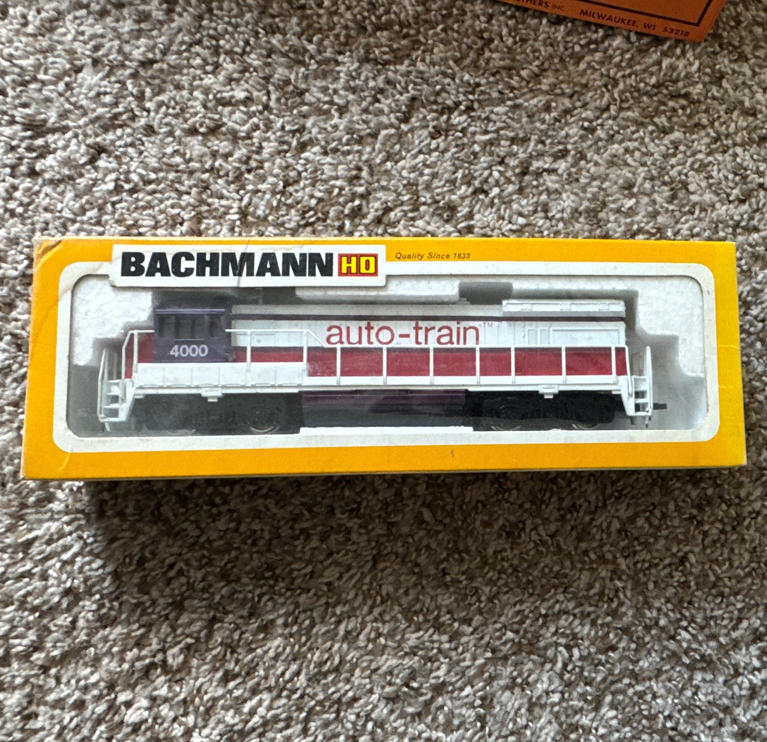 Bachmann HO 1:87 EMD F9 Diesel Locomotive Auto-Train White/Red DC Analog