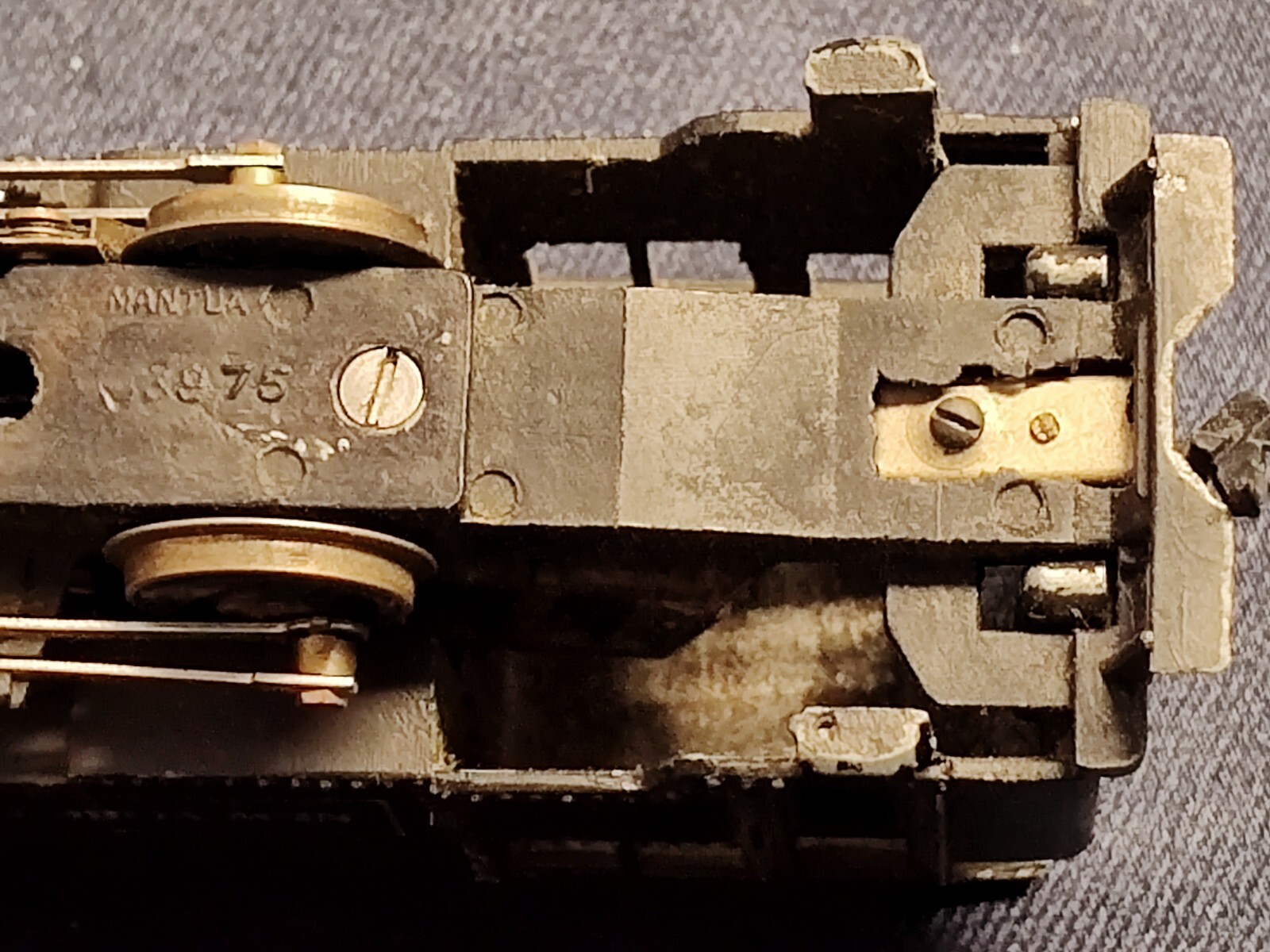 HO scale New York Central locomotive 3975 all metal. and matched plastic caboose