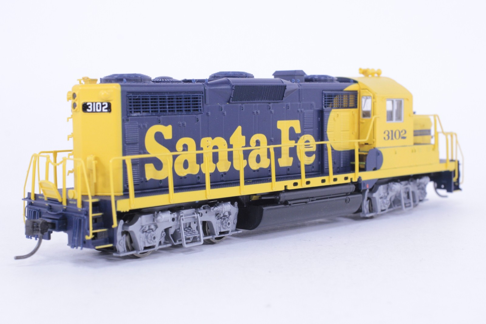 Proto 2000 HO Scale Santa Fe #3102 GP20 DC Powered Locomotive New Gears