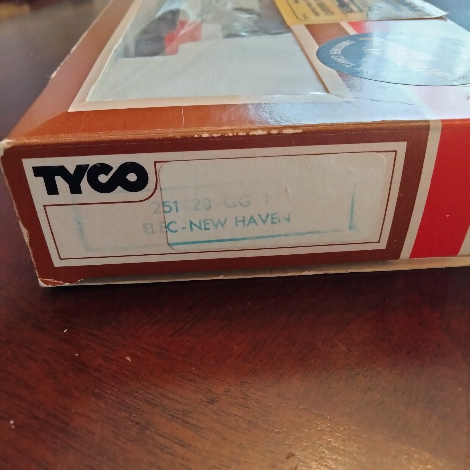 Tyco HO 251-28 New Haven GG1 Electric Locomotive Black/Orange/White NOS